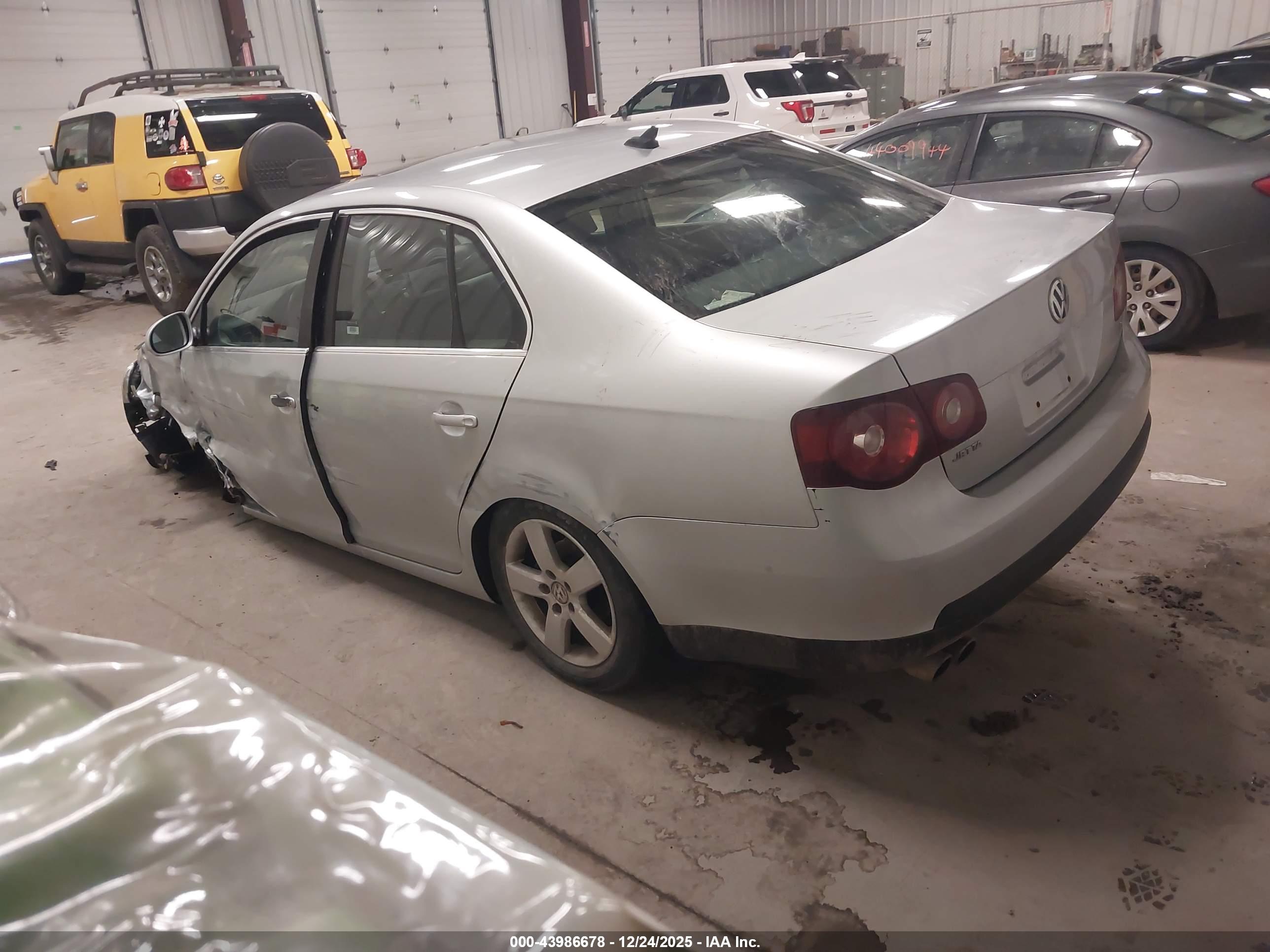 VOLKSWAGEN JETTA image 3