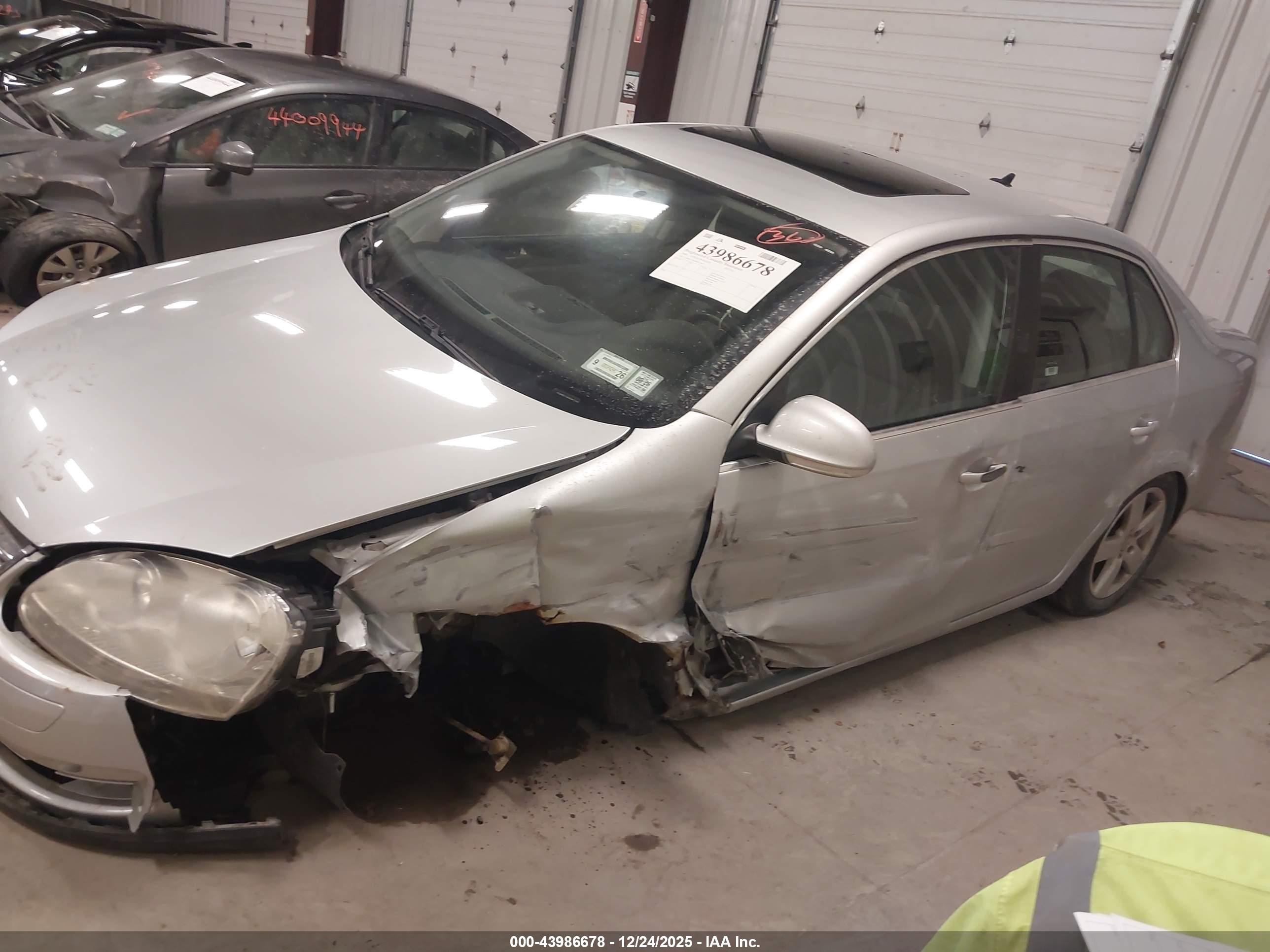 VOLKSWAGEN JETTA image 6