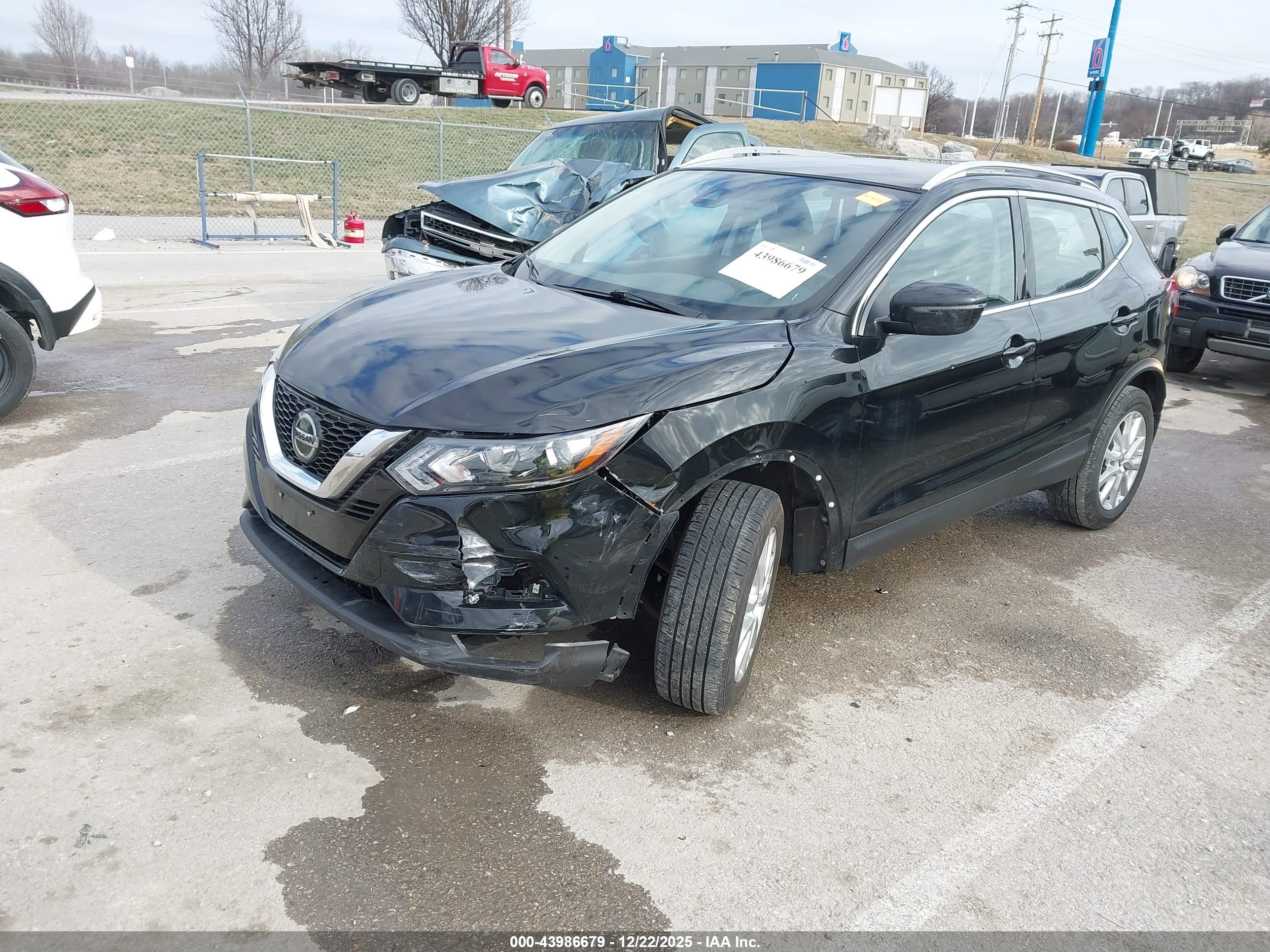 NISSAN ROGUE image 2