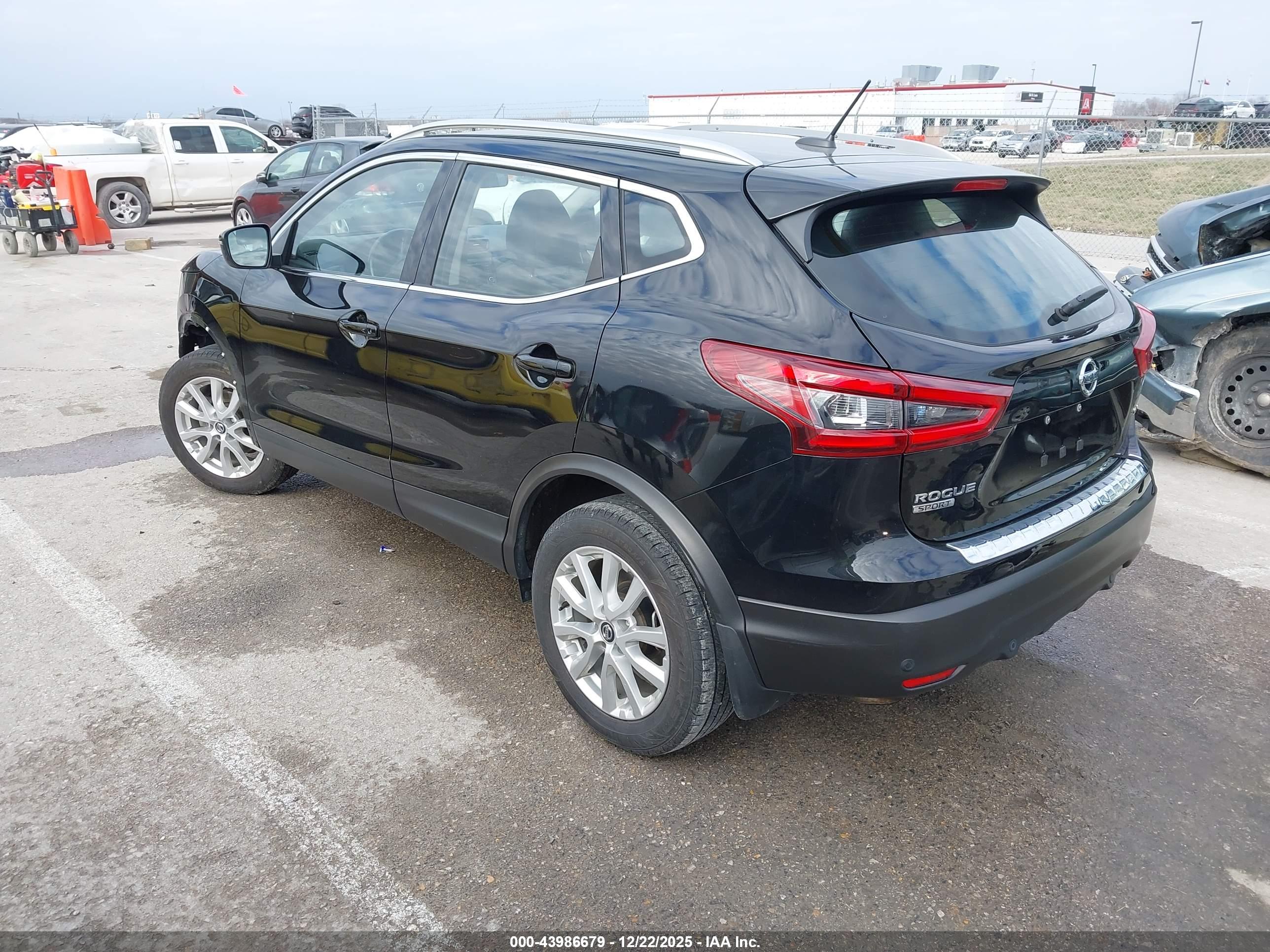NISSAN ROGUE image 3