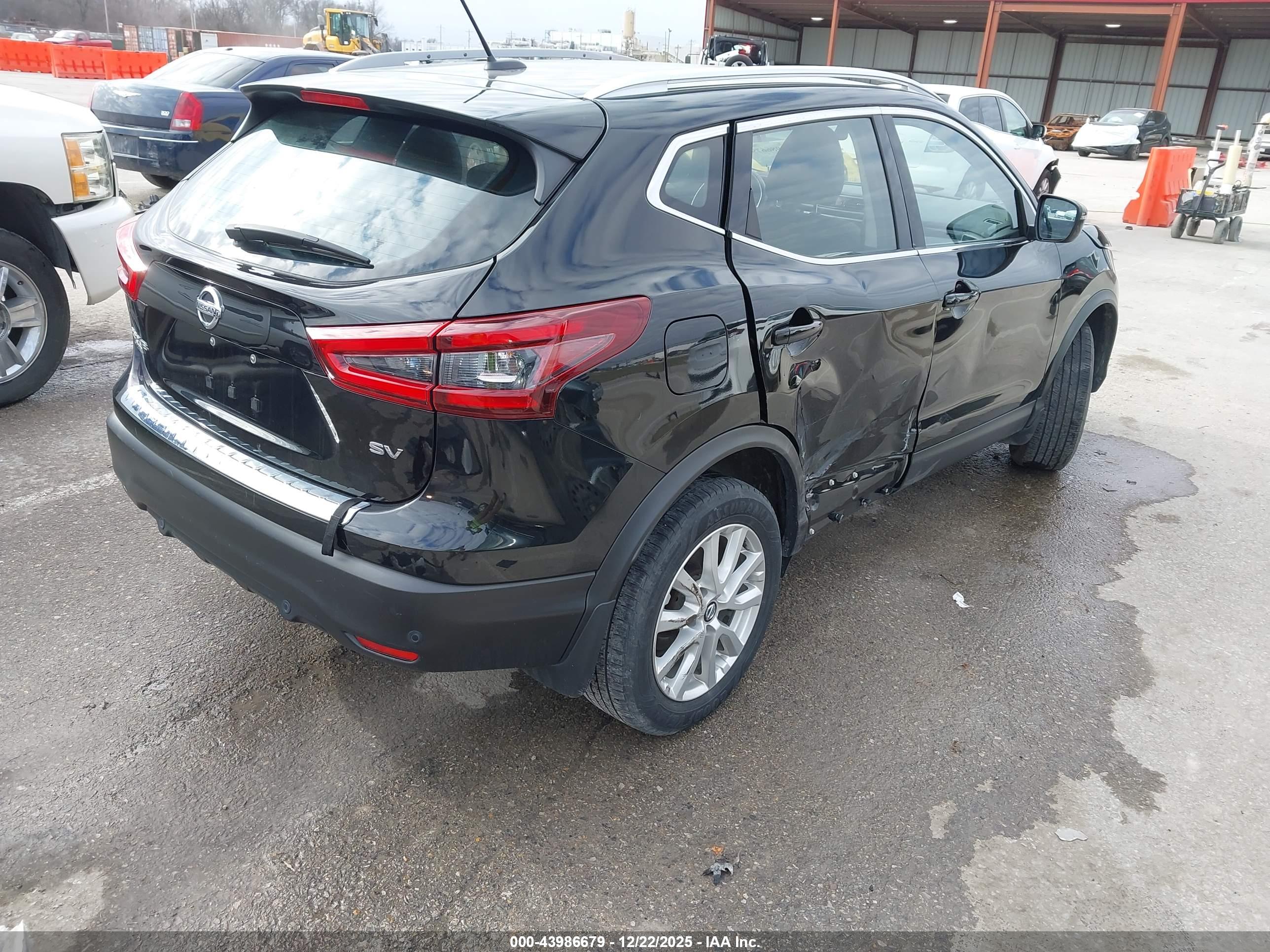 NISSAN ROGUE image 4