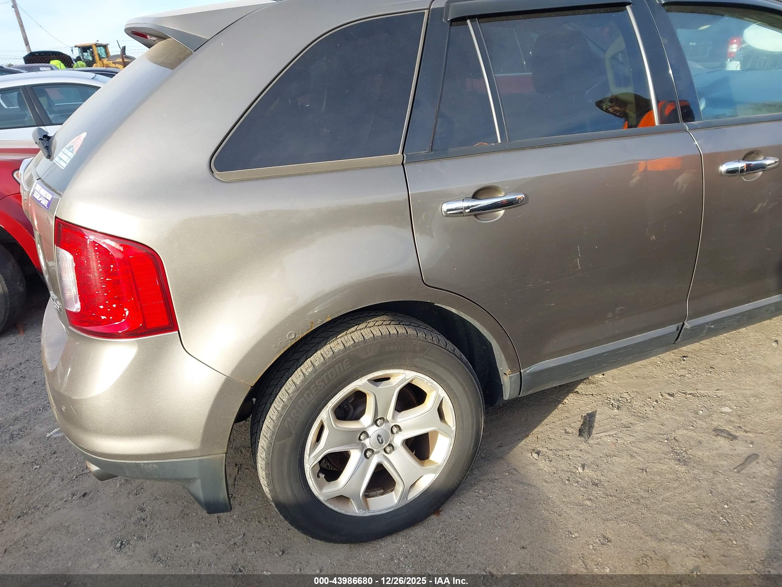 FORD EDGE image 4