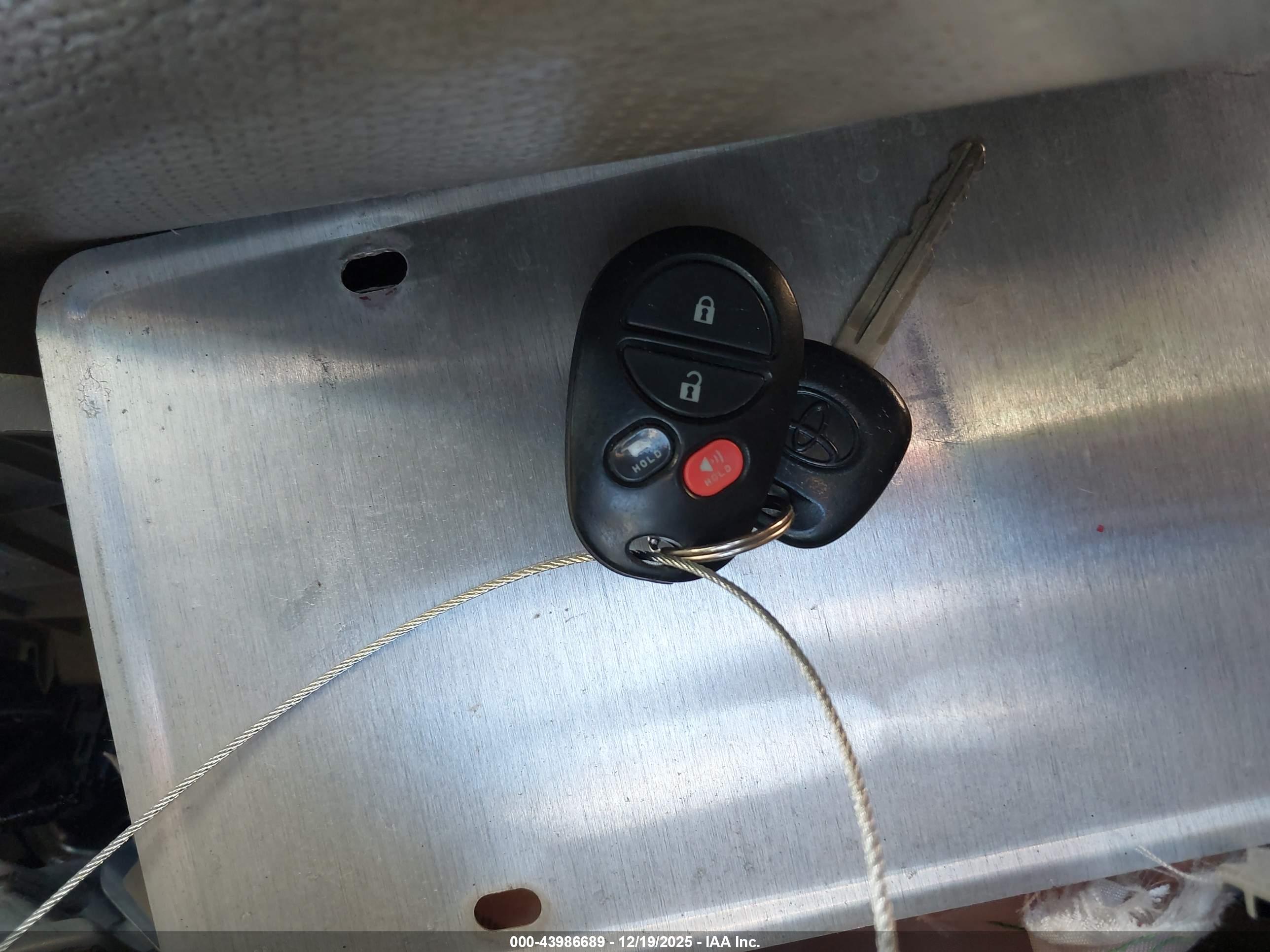 TOYOTA SEQUOIA image 11