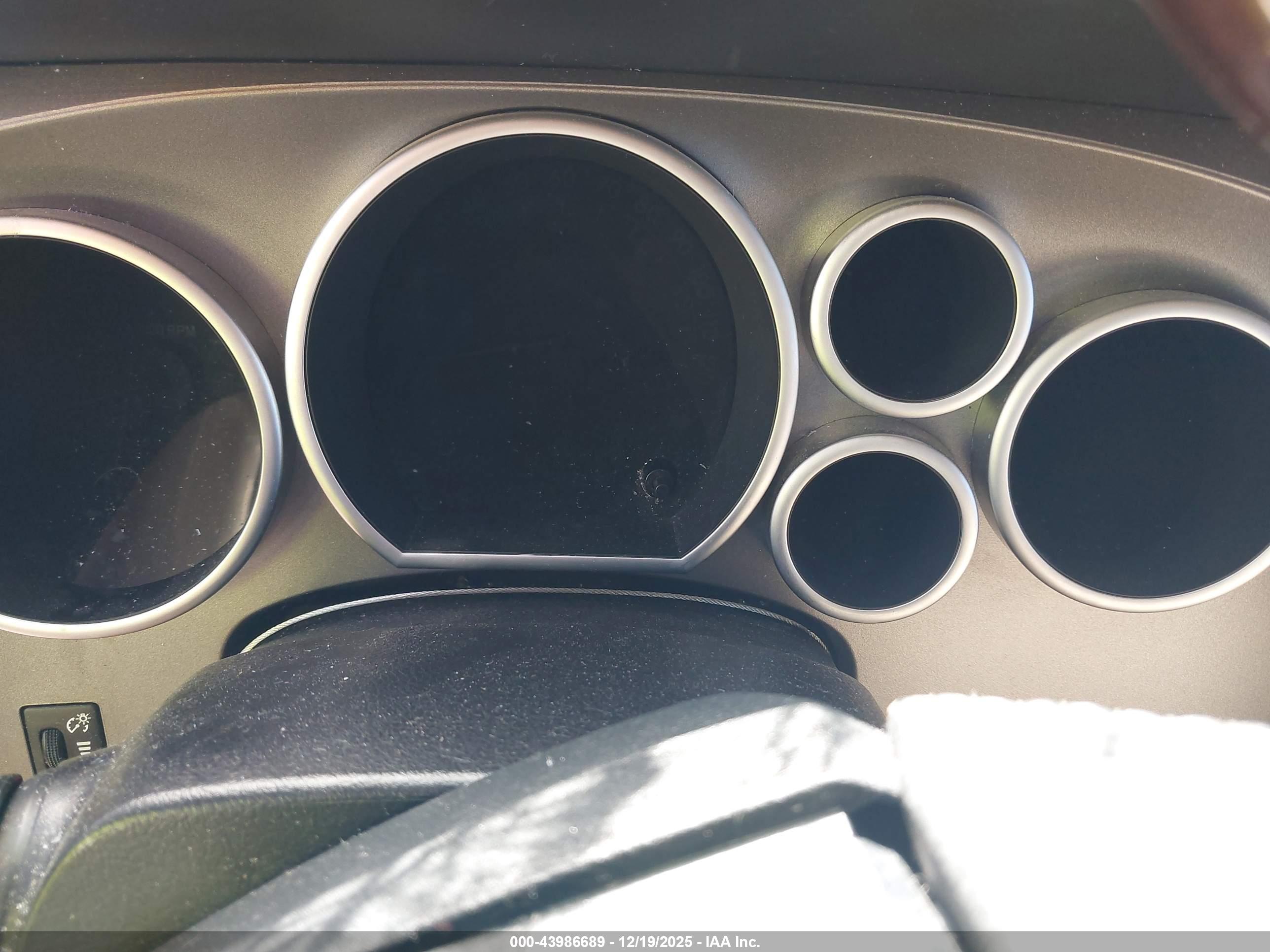 TOYOTA SEQUOIA image 7