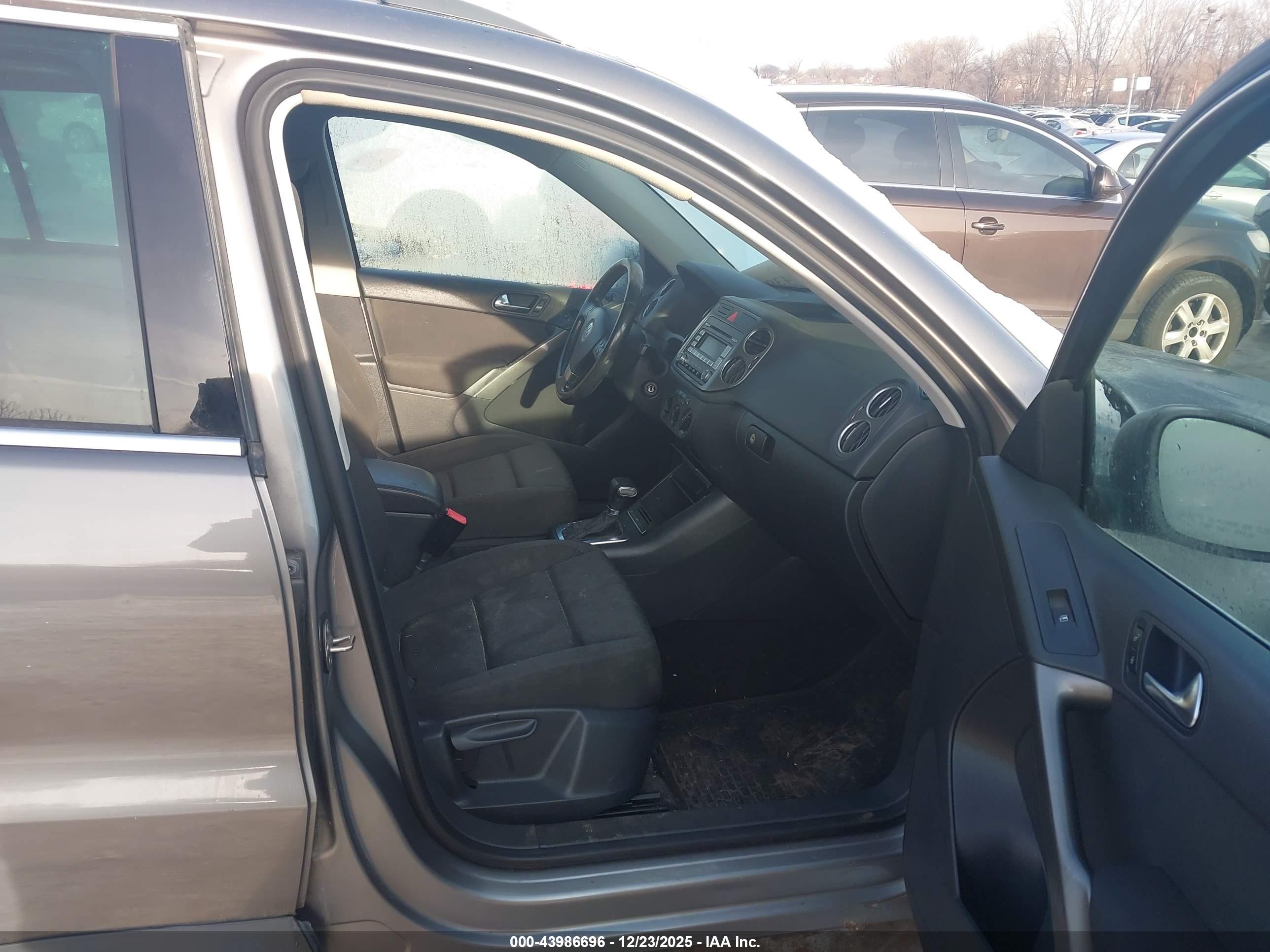 VOLKSWAGEN TIGUAN image 5