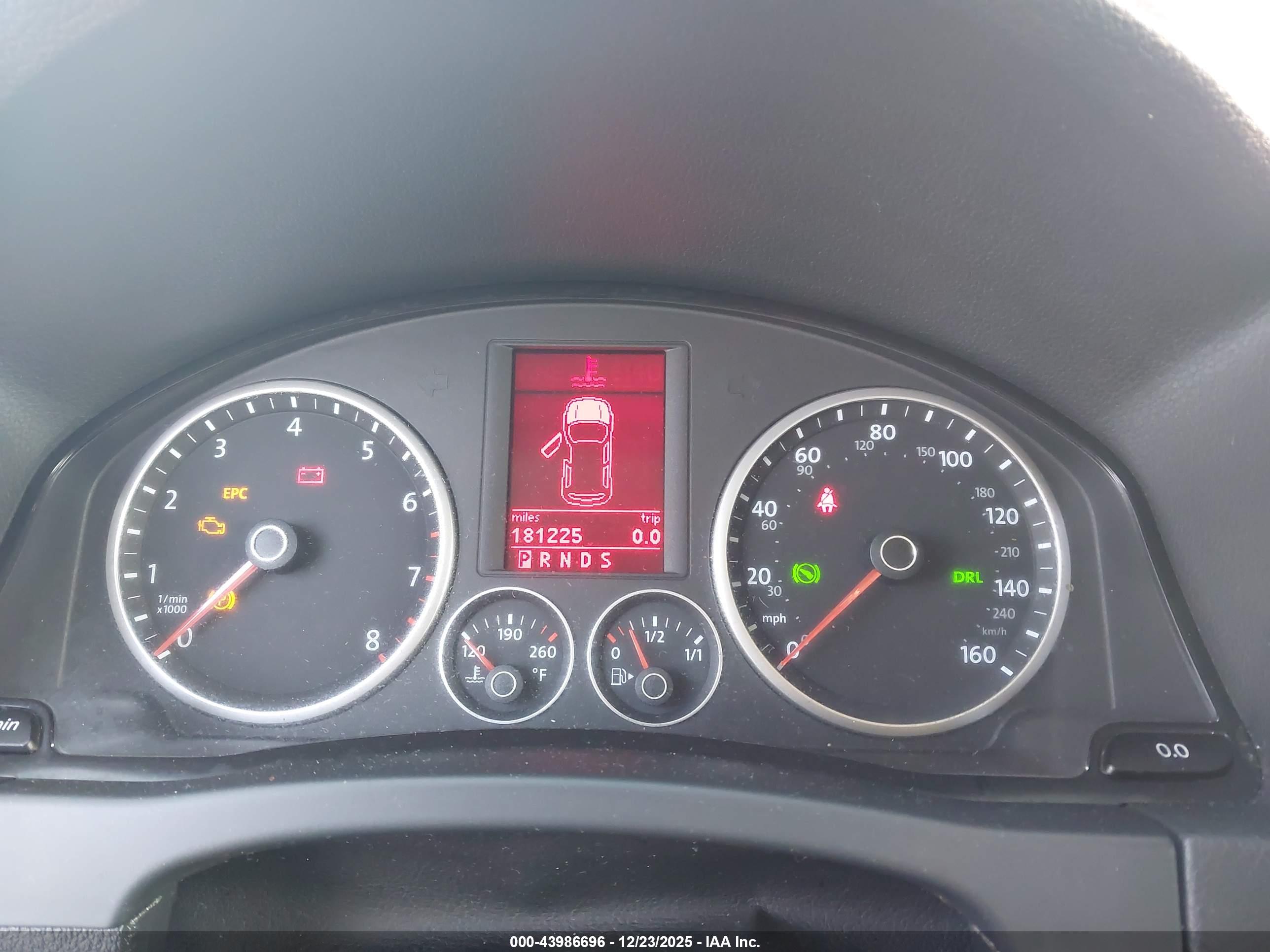 VOLKSWAGEN TIGUAN image 7