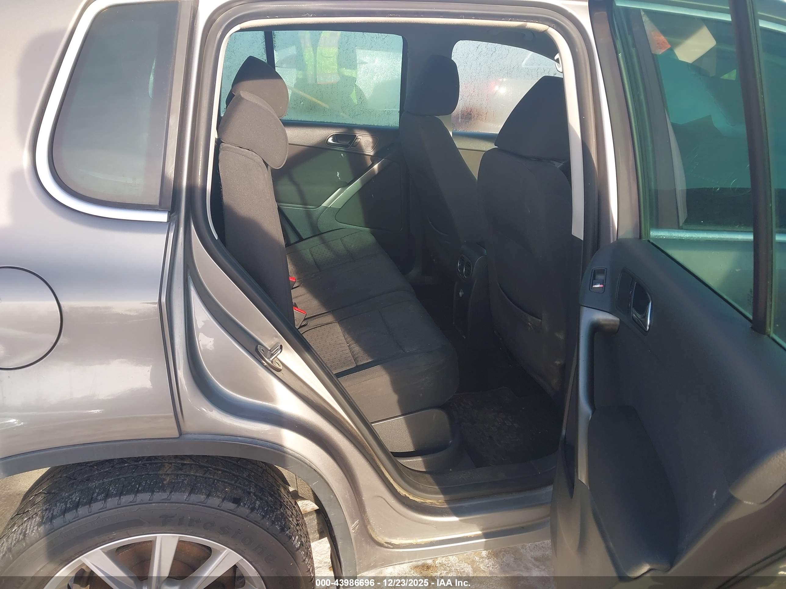 VOLKSWAGEN TIGUAN image 8