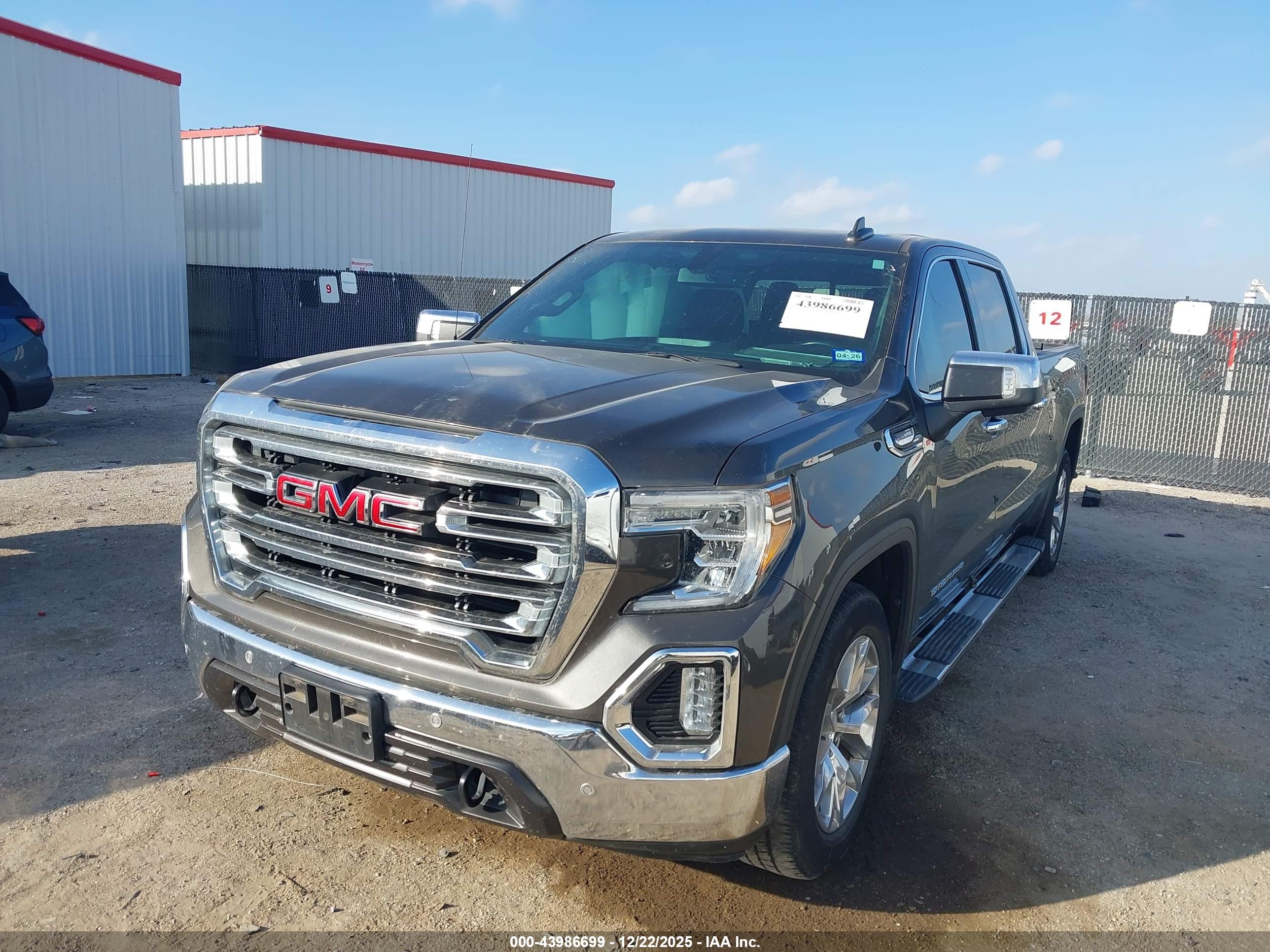 GMC SIERRA image 2