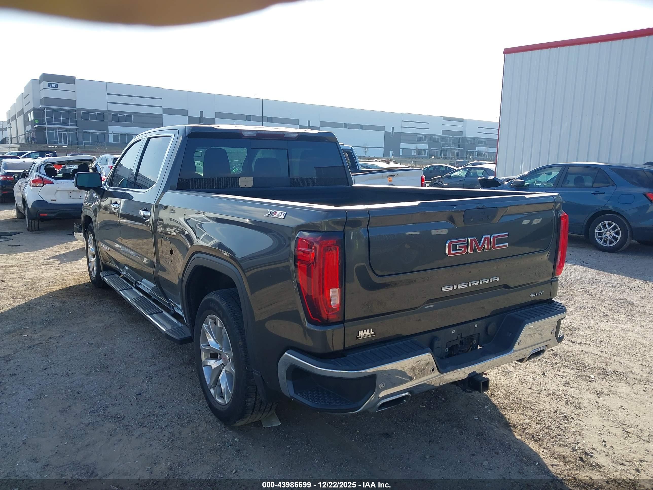 GMC SIERRA image 3