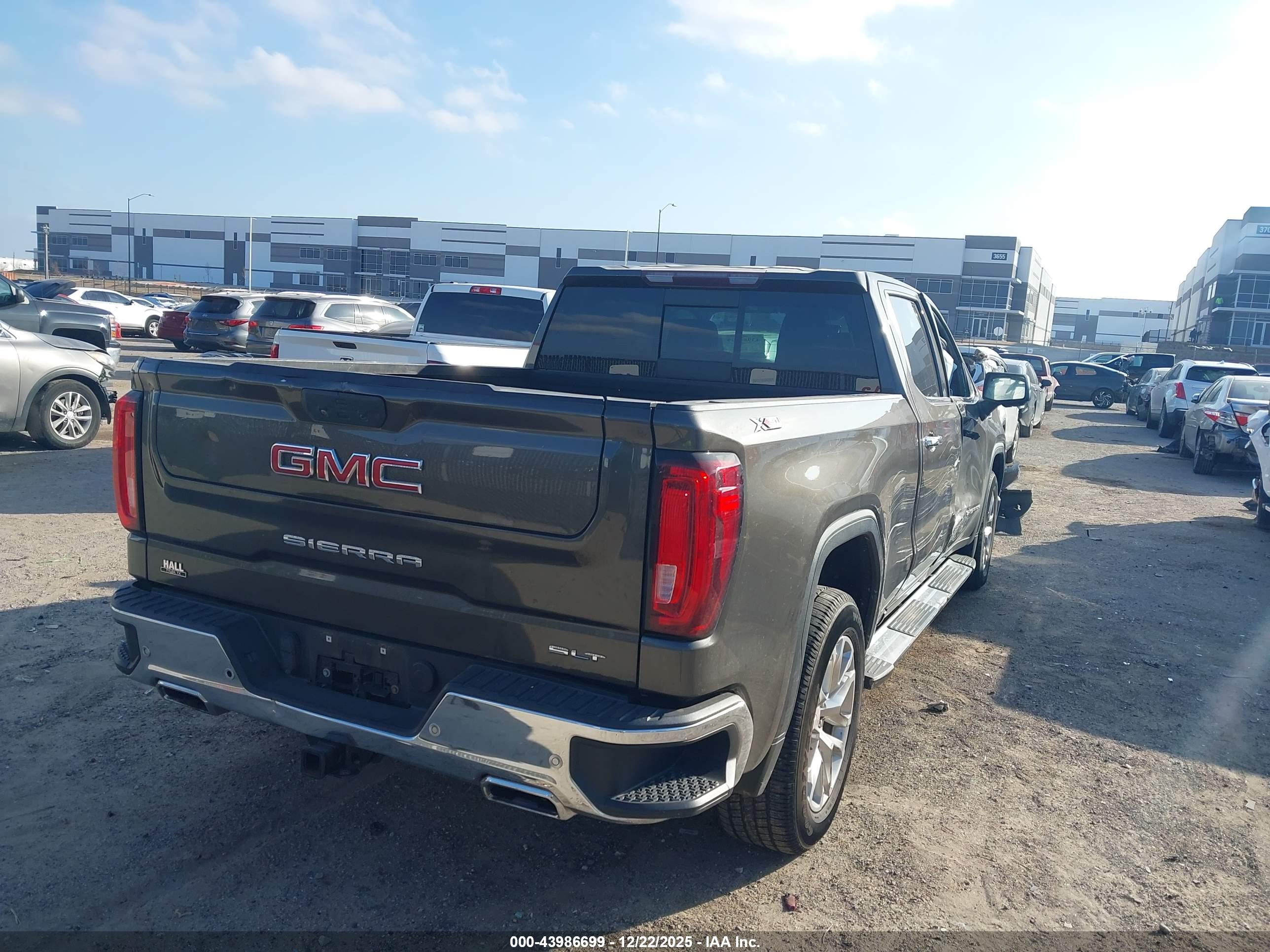 GMC SIERRA image 4