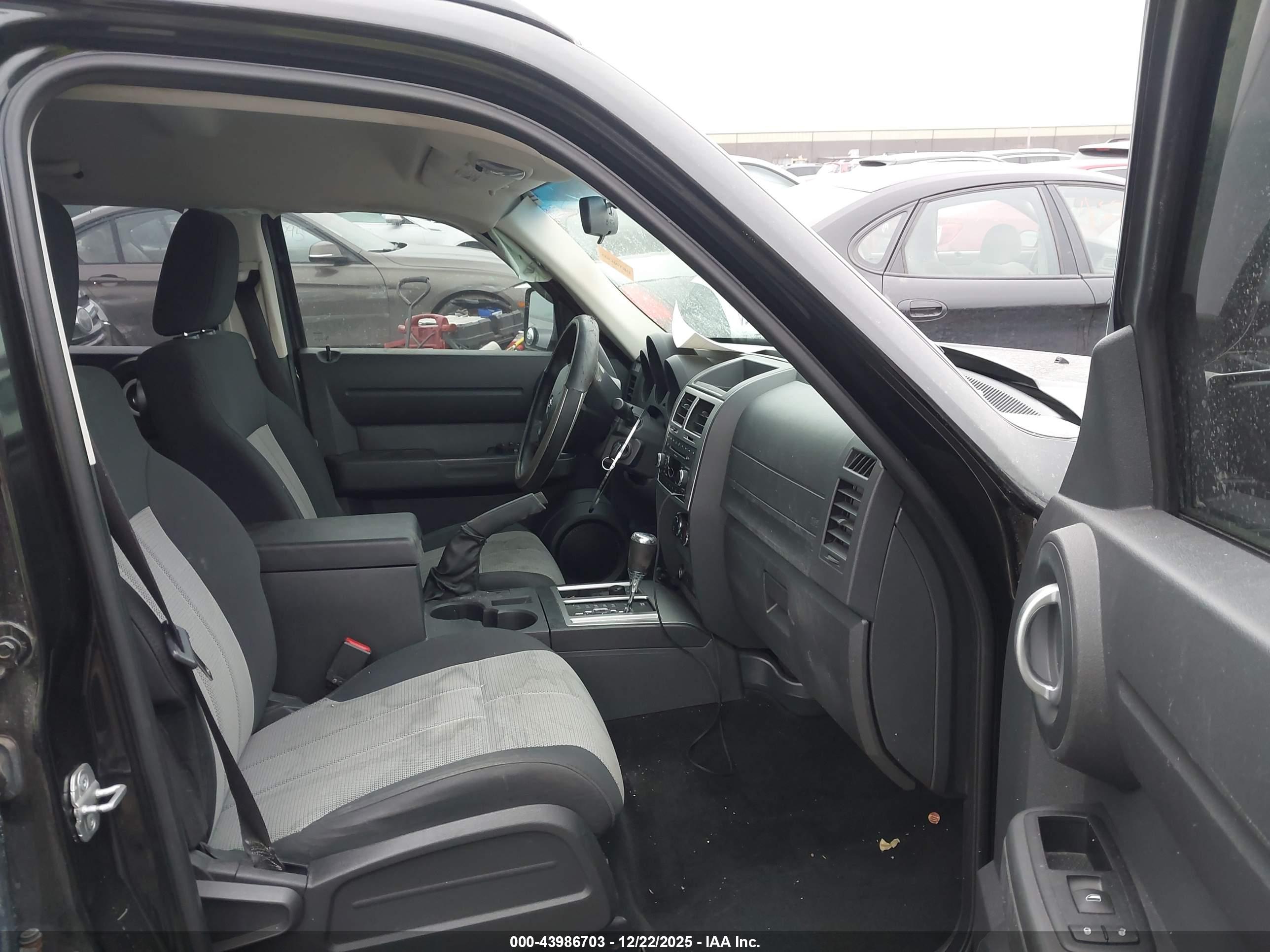 DODGE NITRO image 5