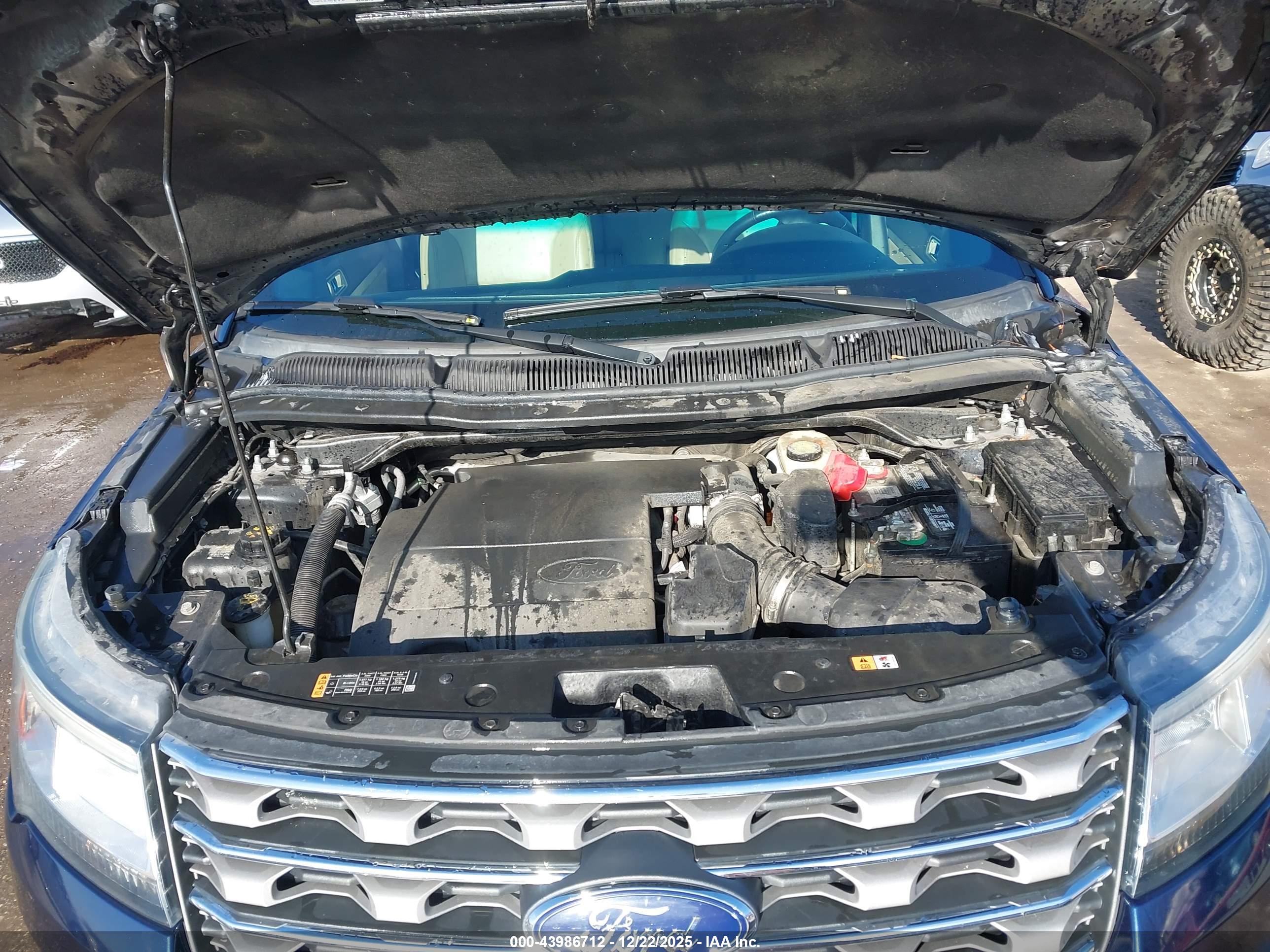 FORD EXPLORER image 10