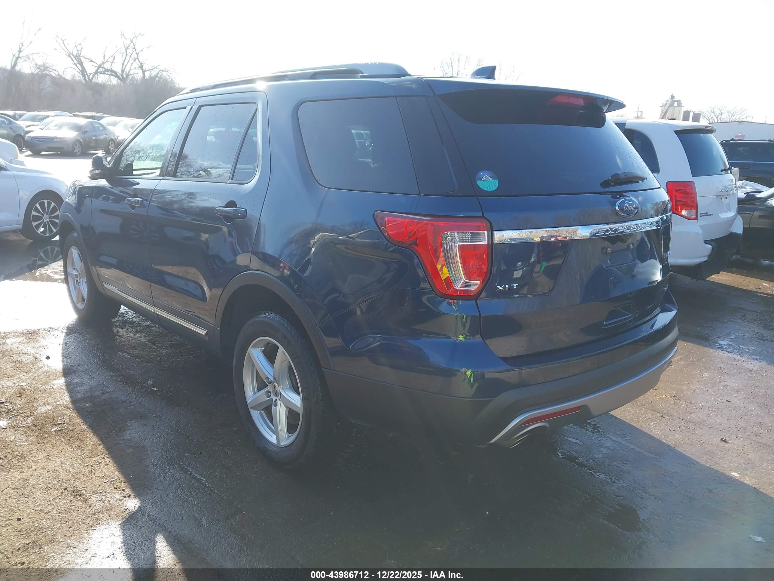 FORD EXPLORER image 3