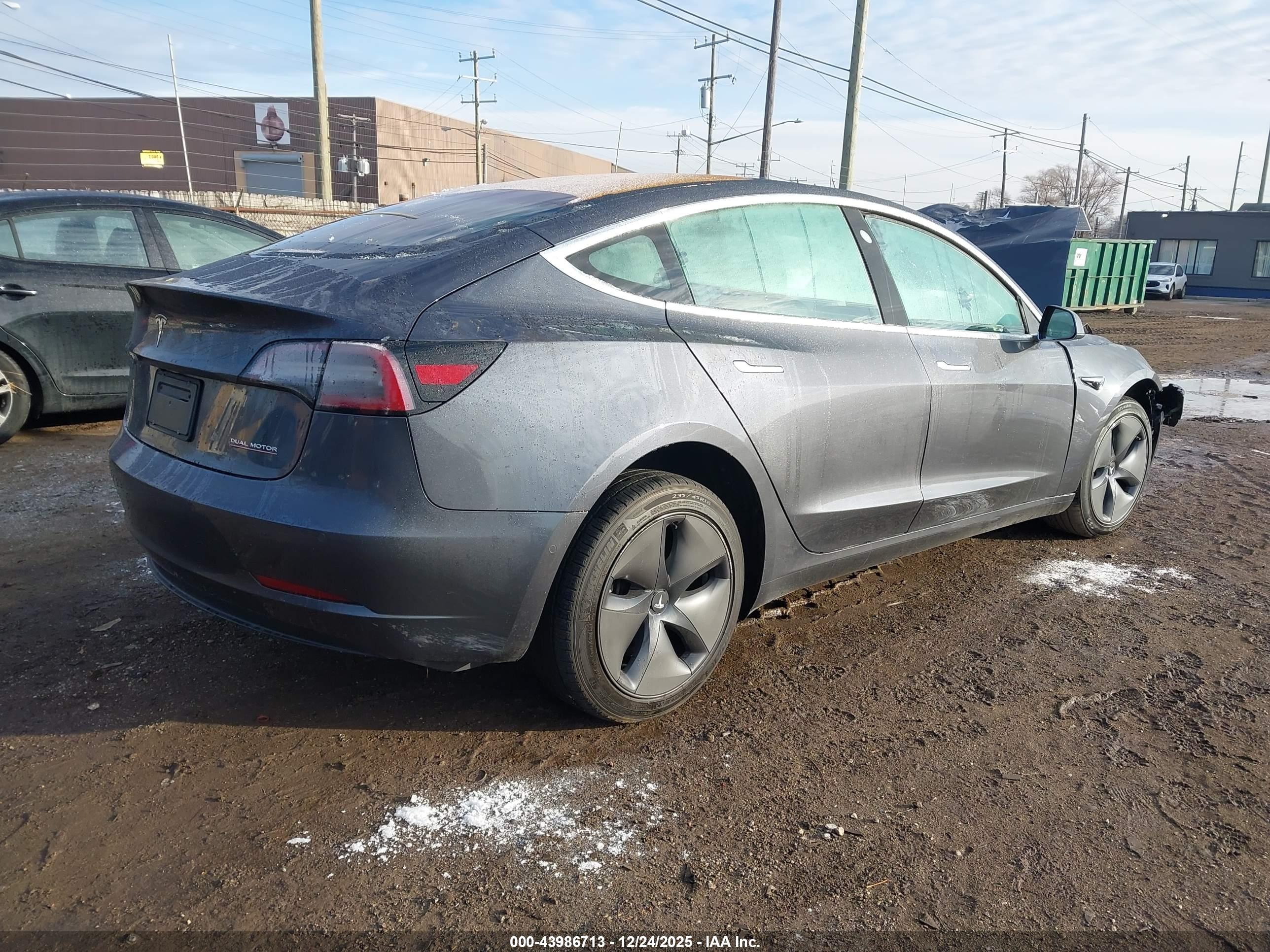 TESLA MODEL image 4