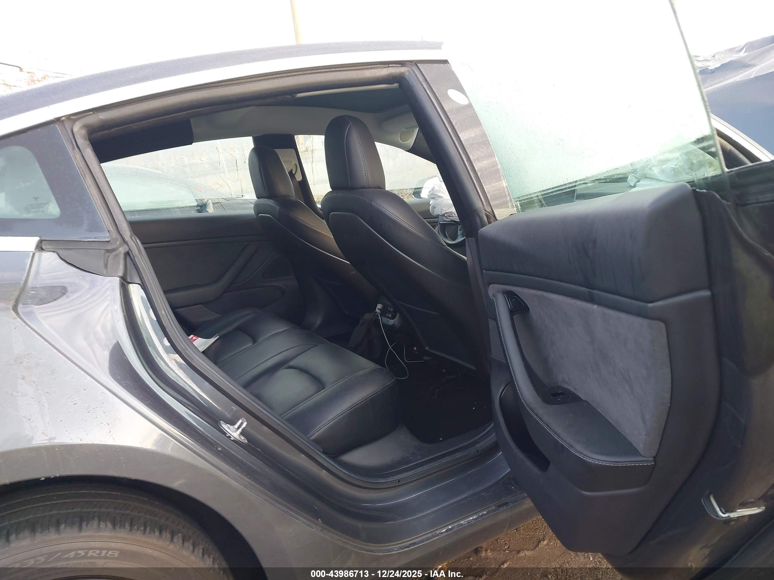 TESLA MODEL image 8