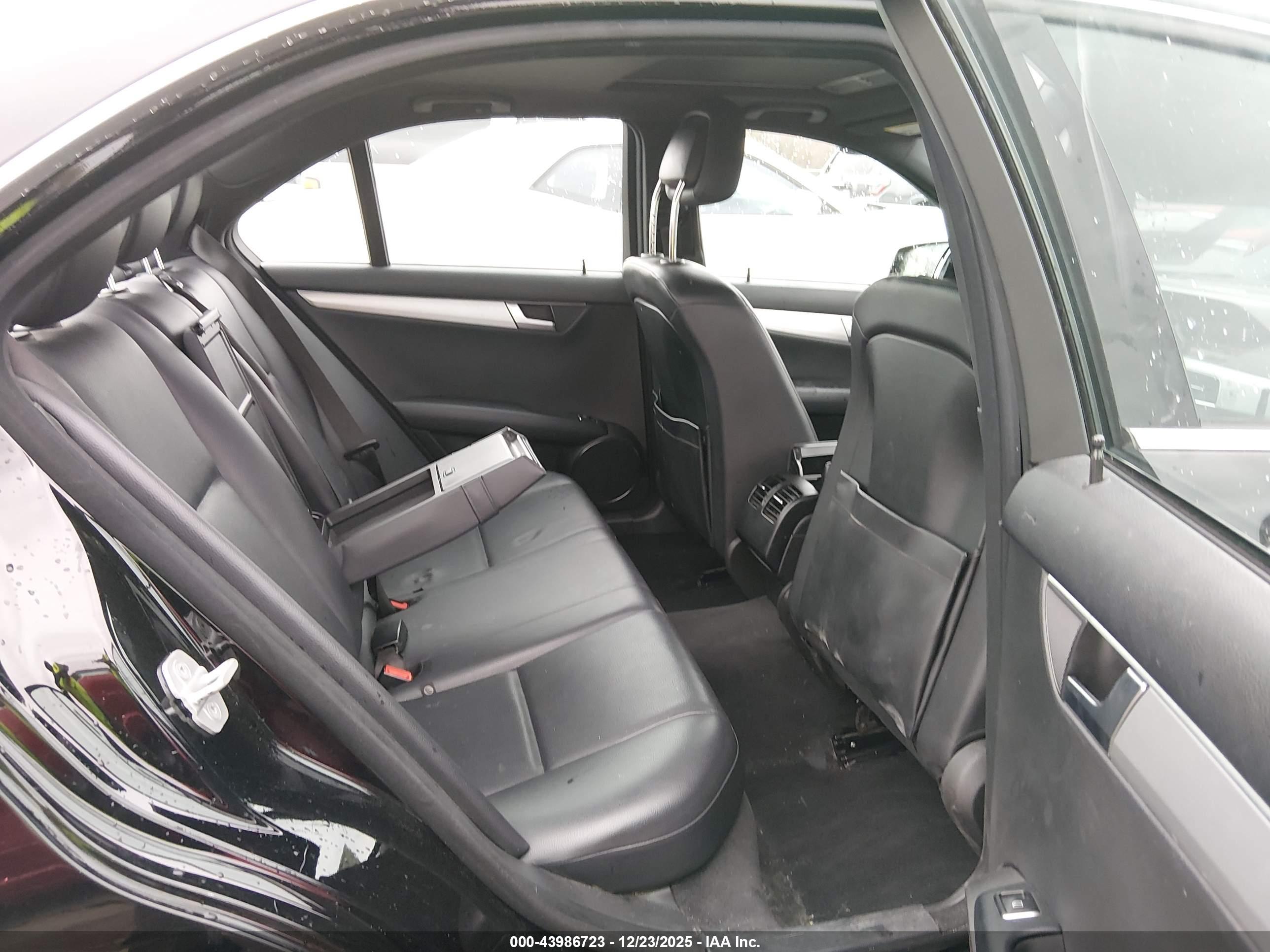 MERCEDES-BENZ C image 8