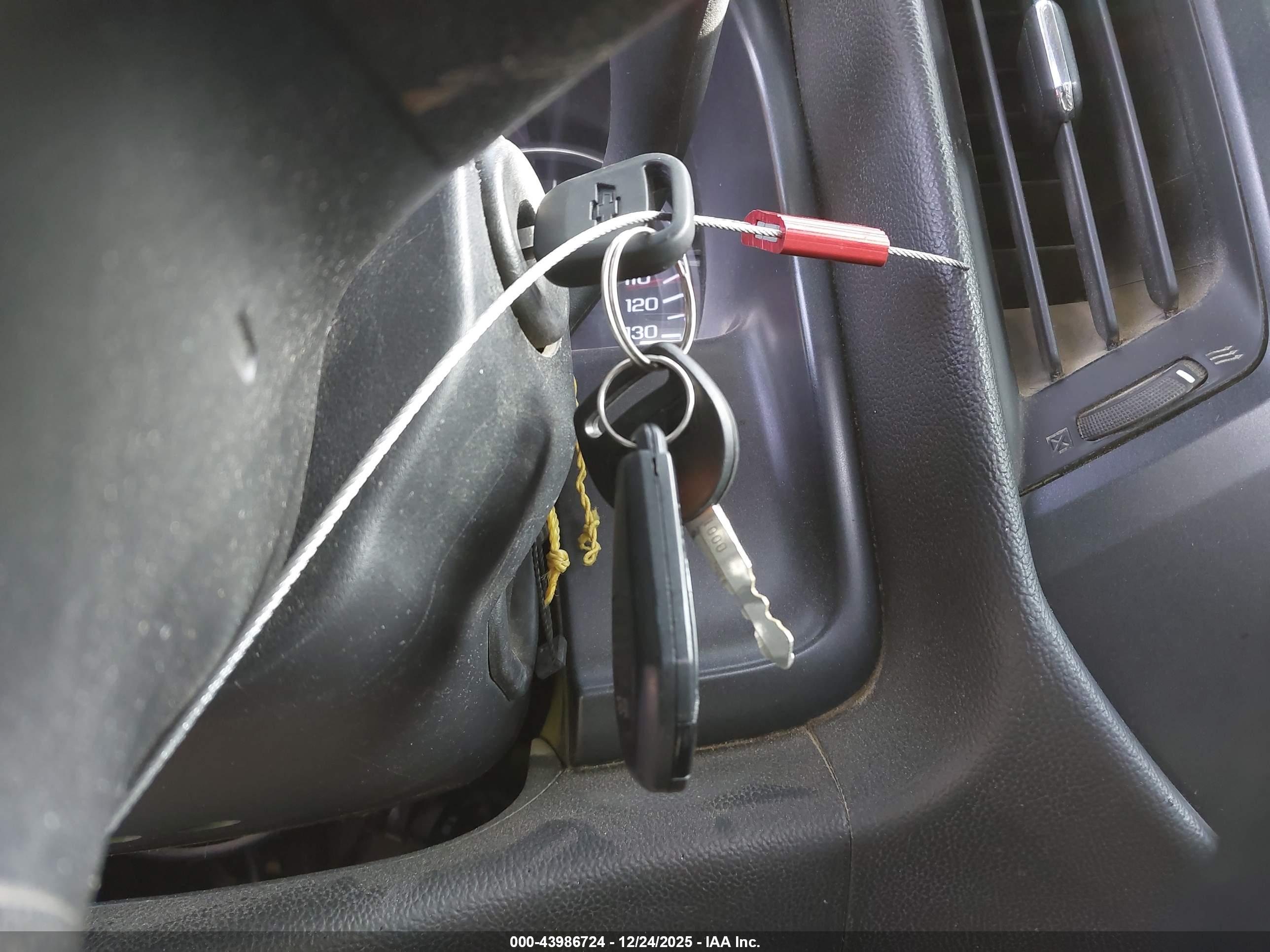 CHEVROLET SILVERADO image 11