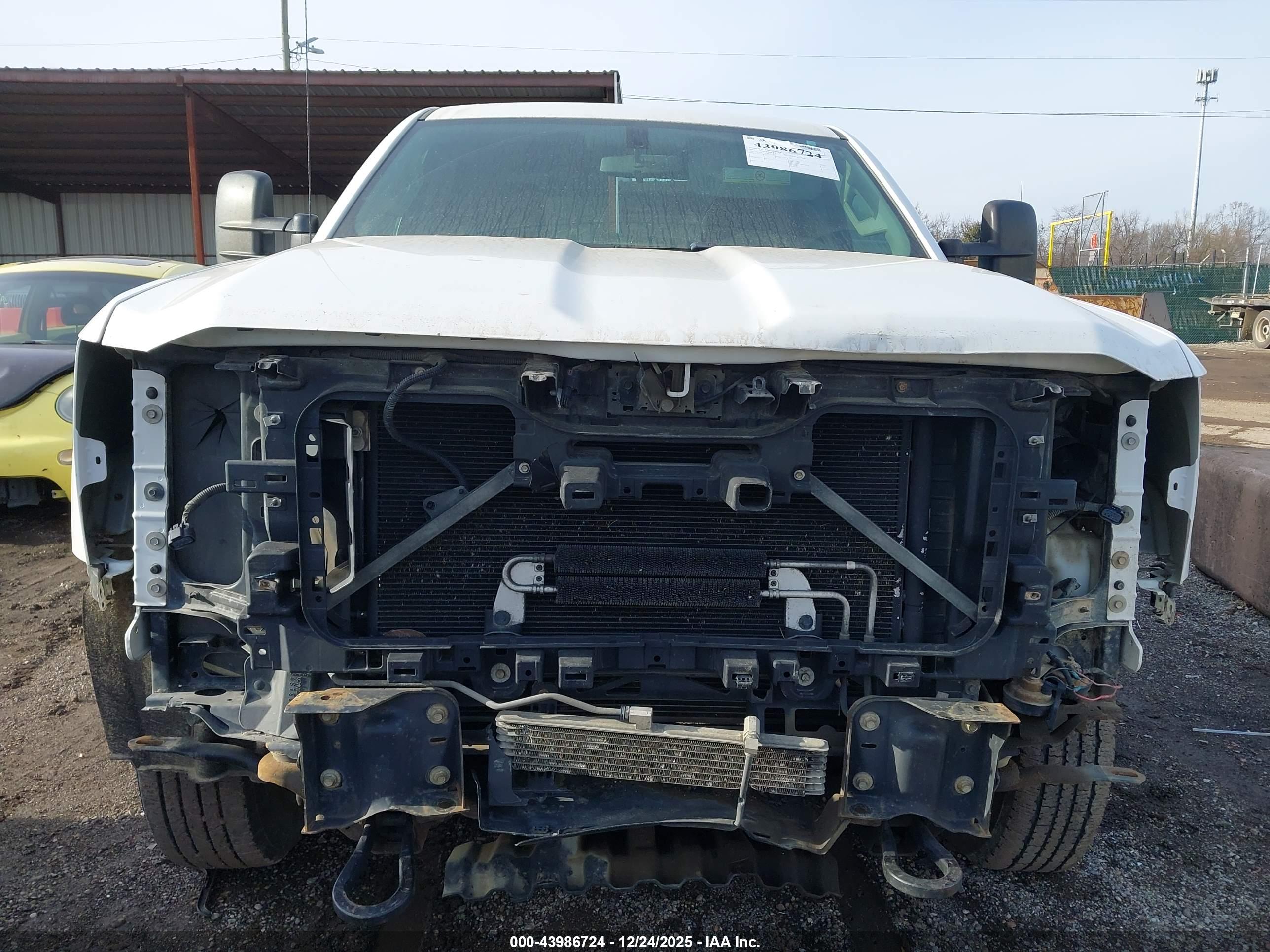 CHEVROLET SILVERADO image 6