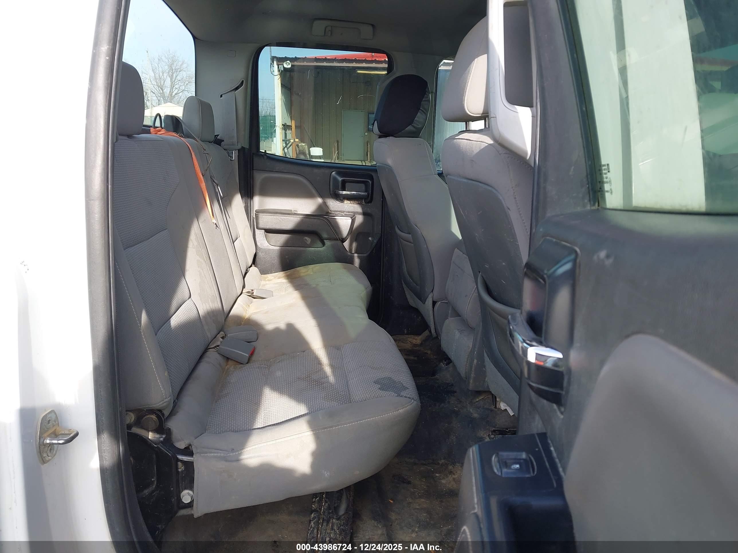CHEVROLET SILVERADO image 8