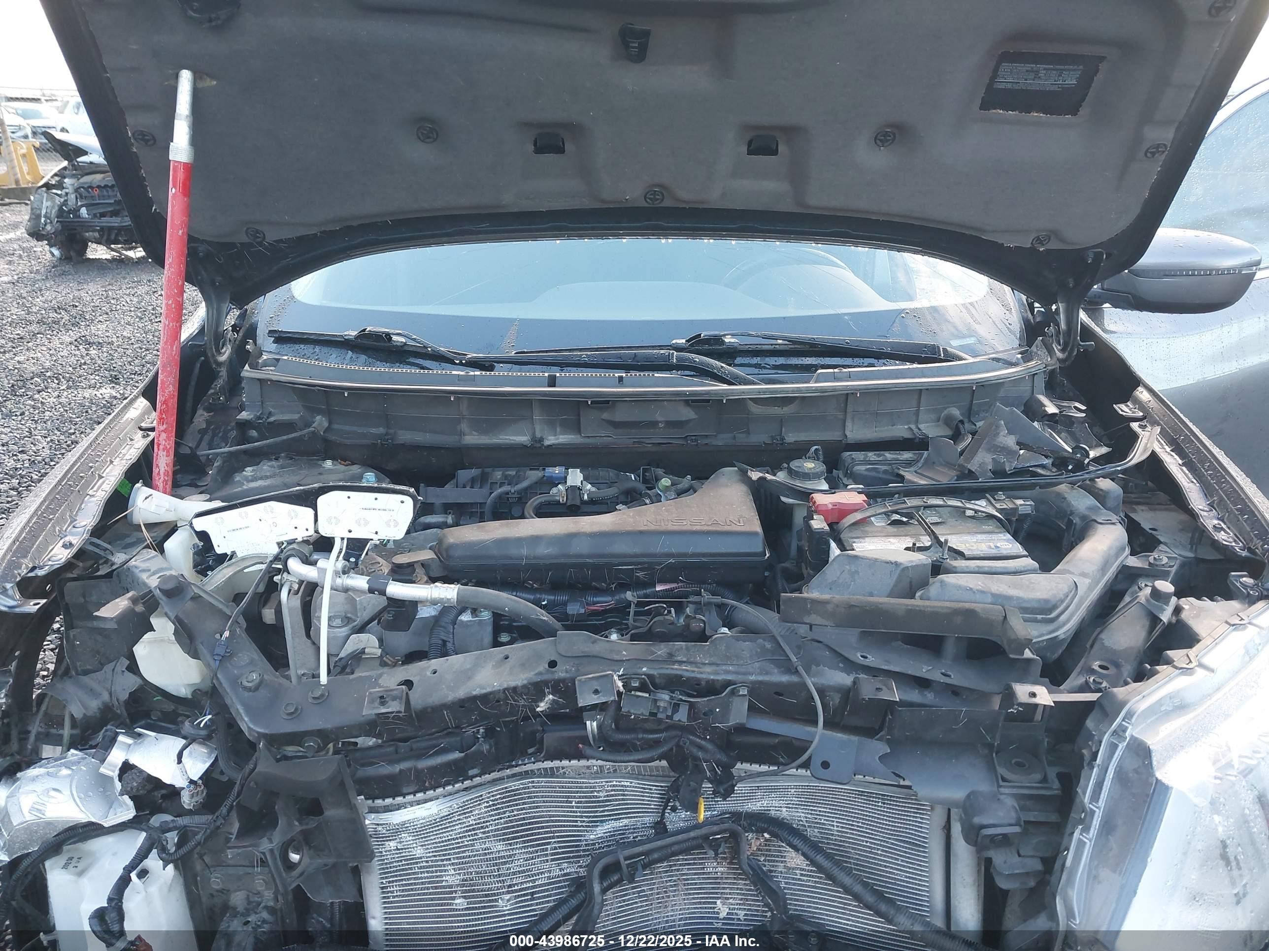 NISSAN ROGUE image 10