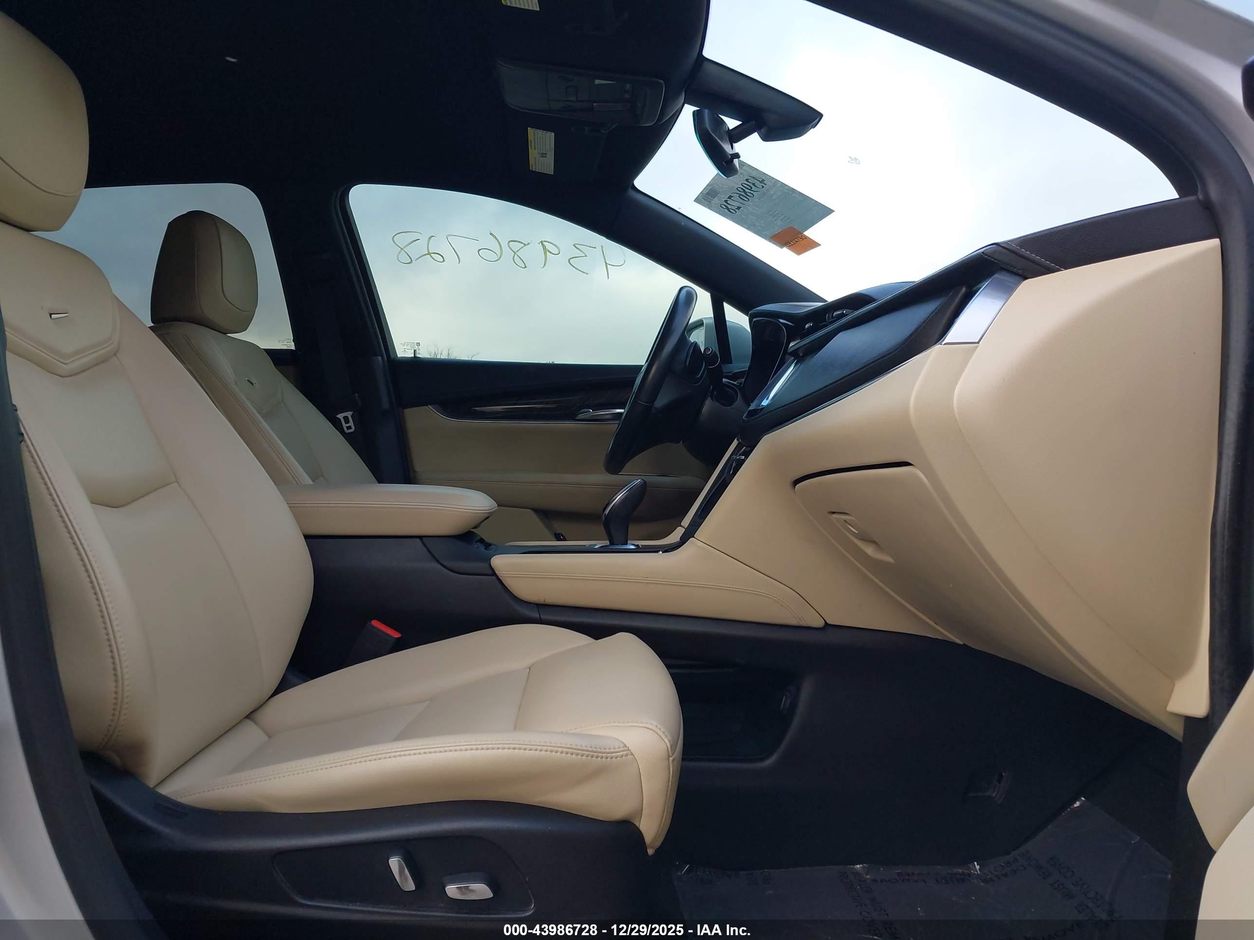 CADILLAC XT5 image 5