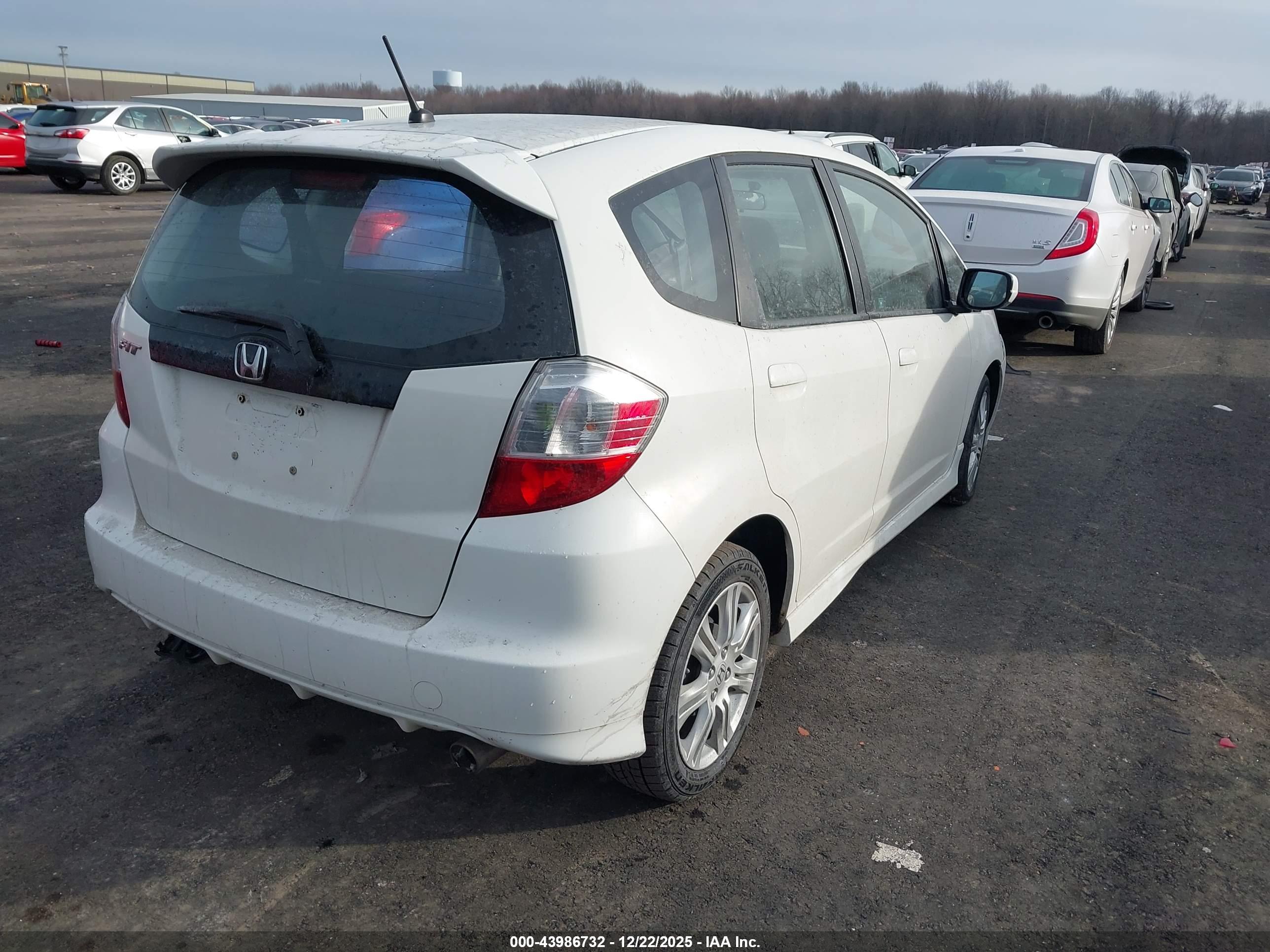 HONDA FIT image 4