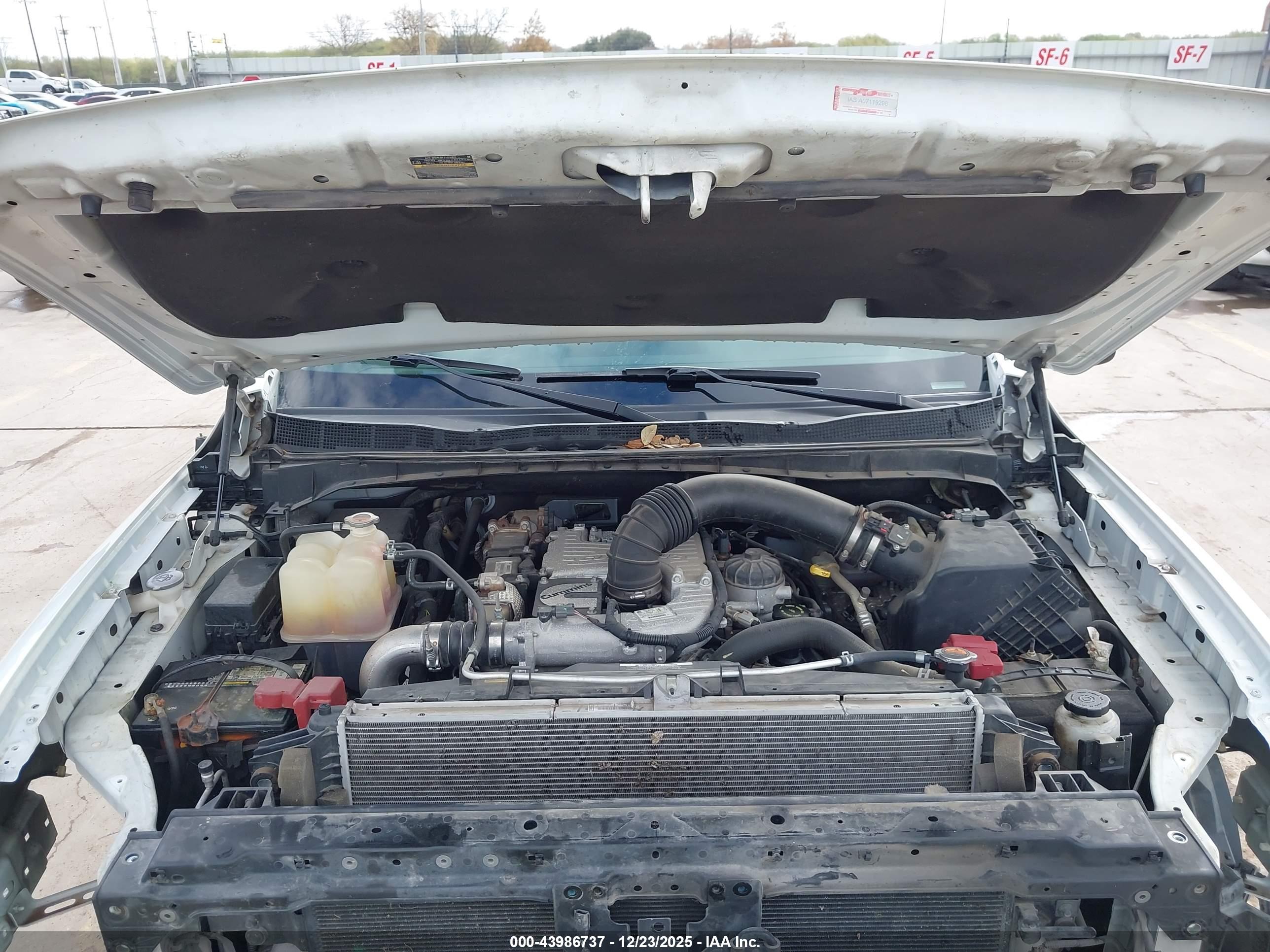 NISSAN TITAN image 10