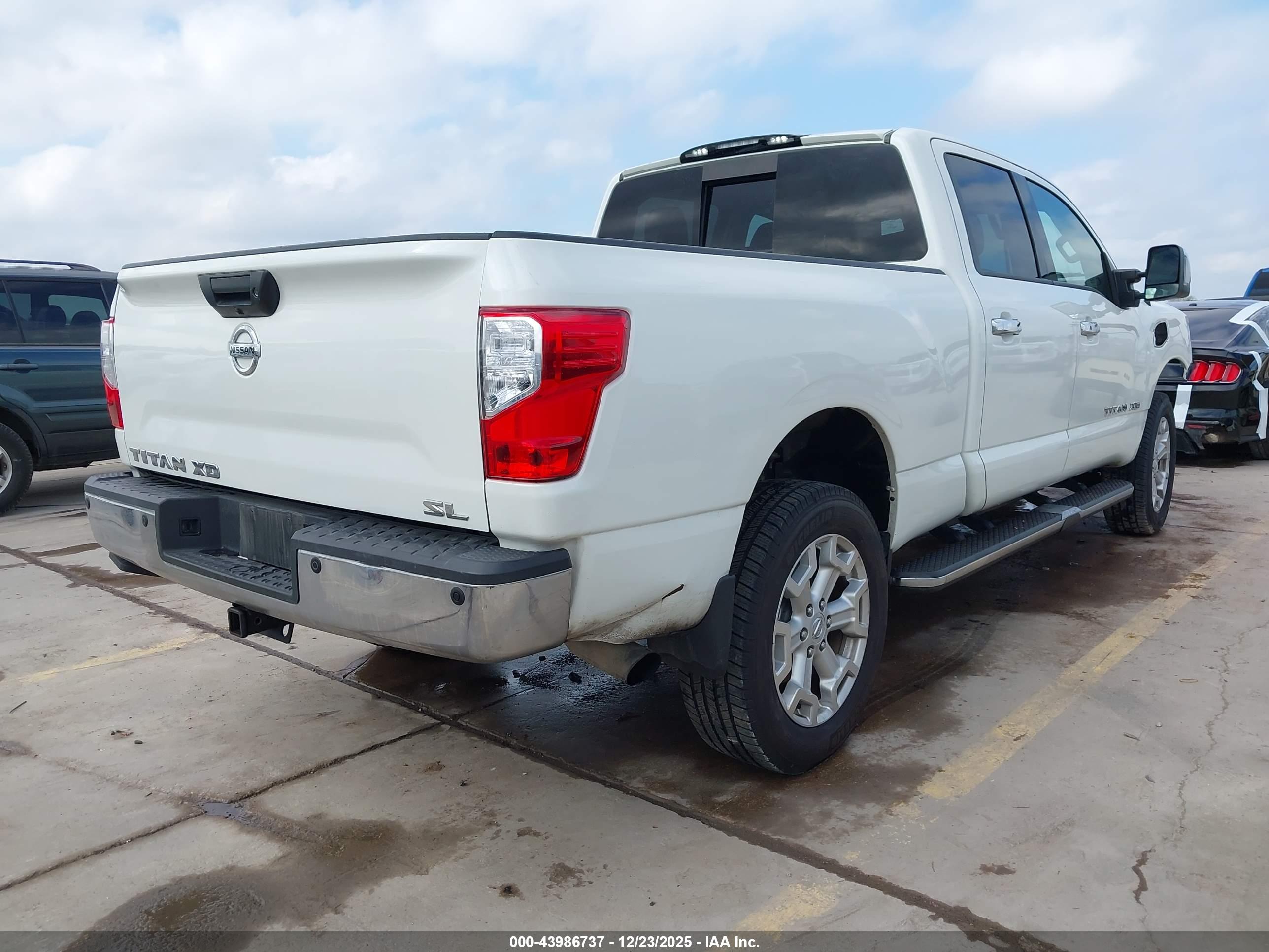 NISSAN TITAN image 4