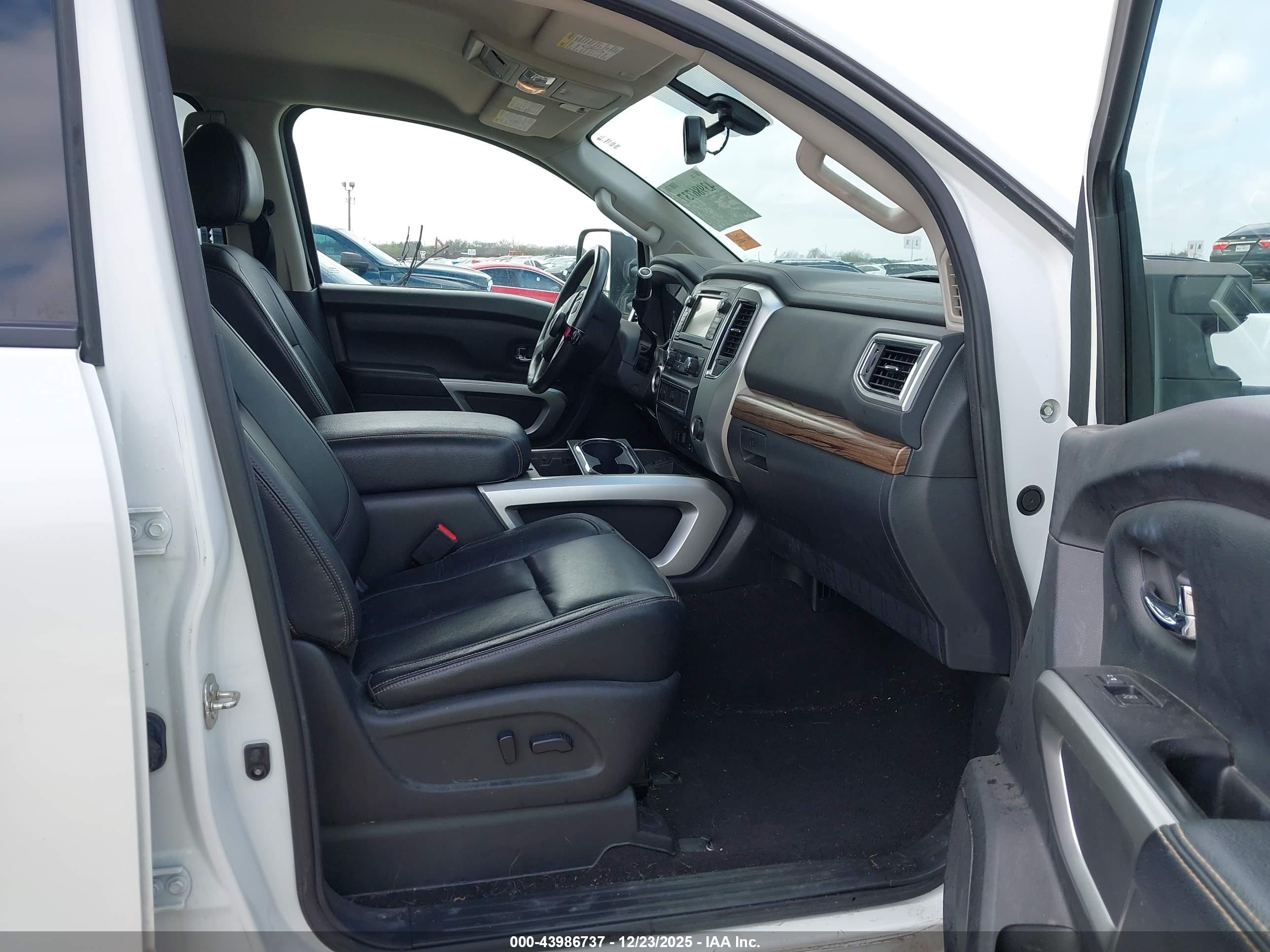 NISSAN TITAN image 5