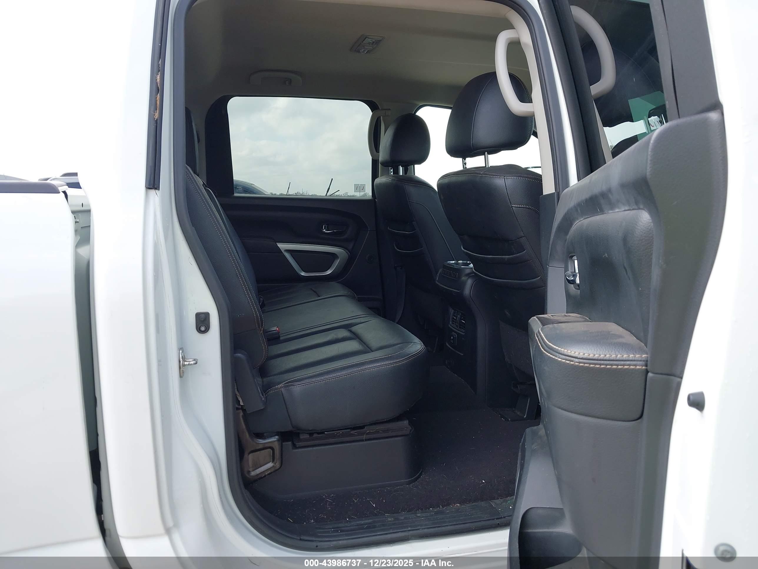 NISSAN TITAN image 8