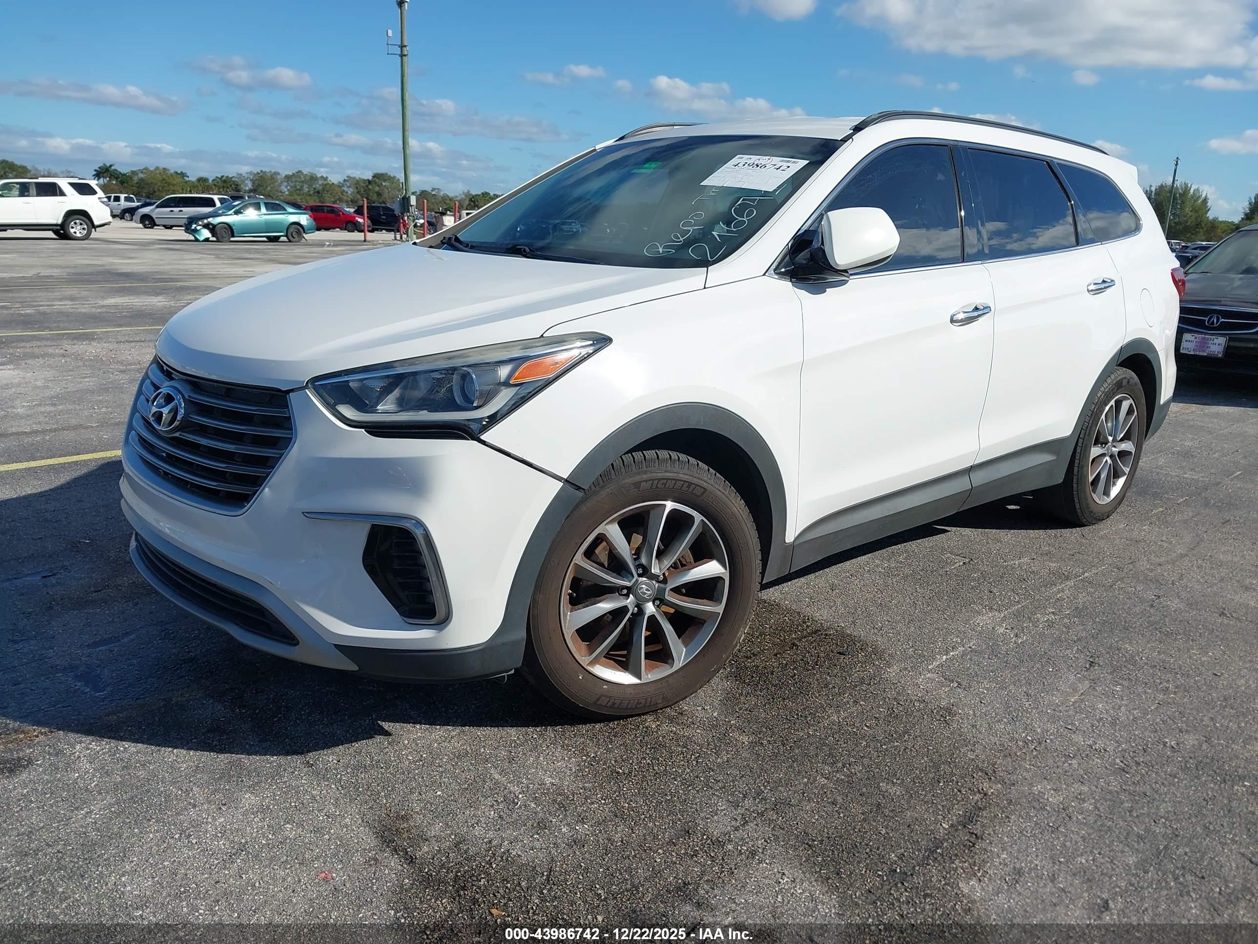 HYUNDAI SANTA image 2