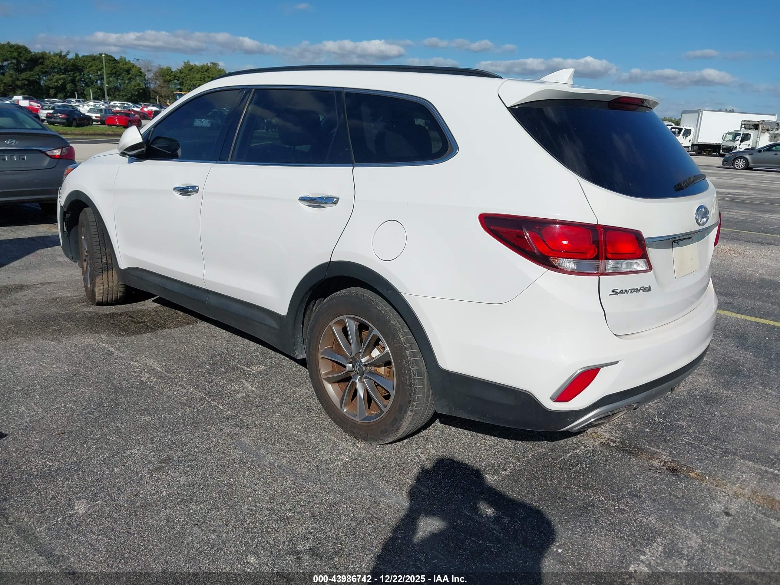 HYUNDAI SANTA image 3