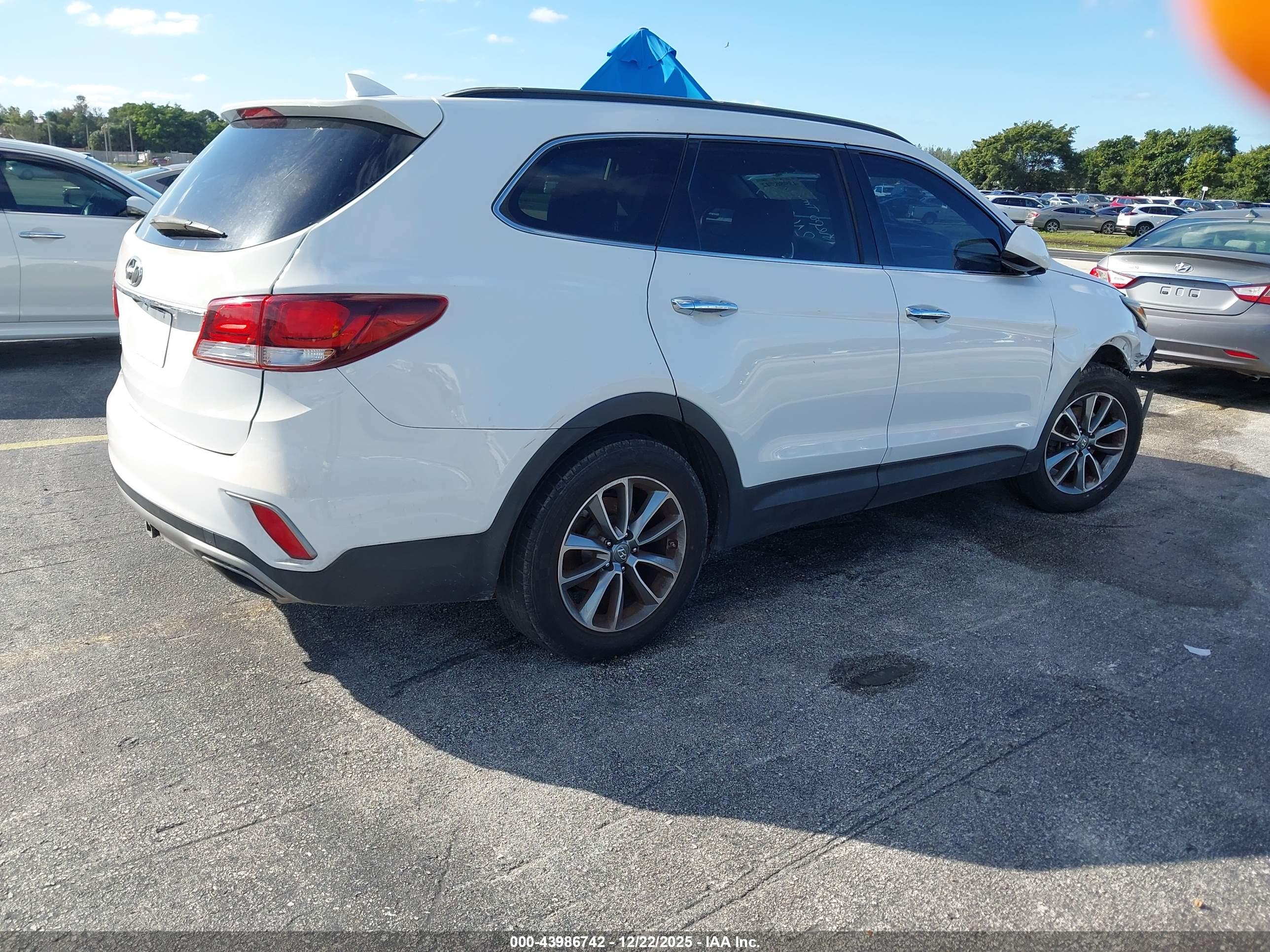 HYUNDAI SANTA image 4
