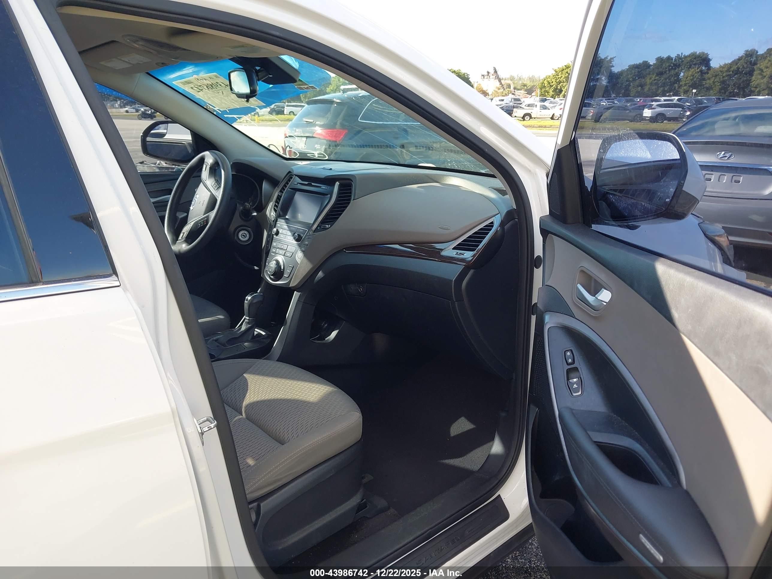 HYUNDAI SANTA image 5