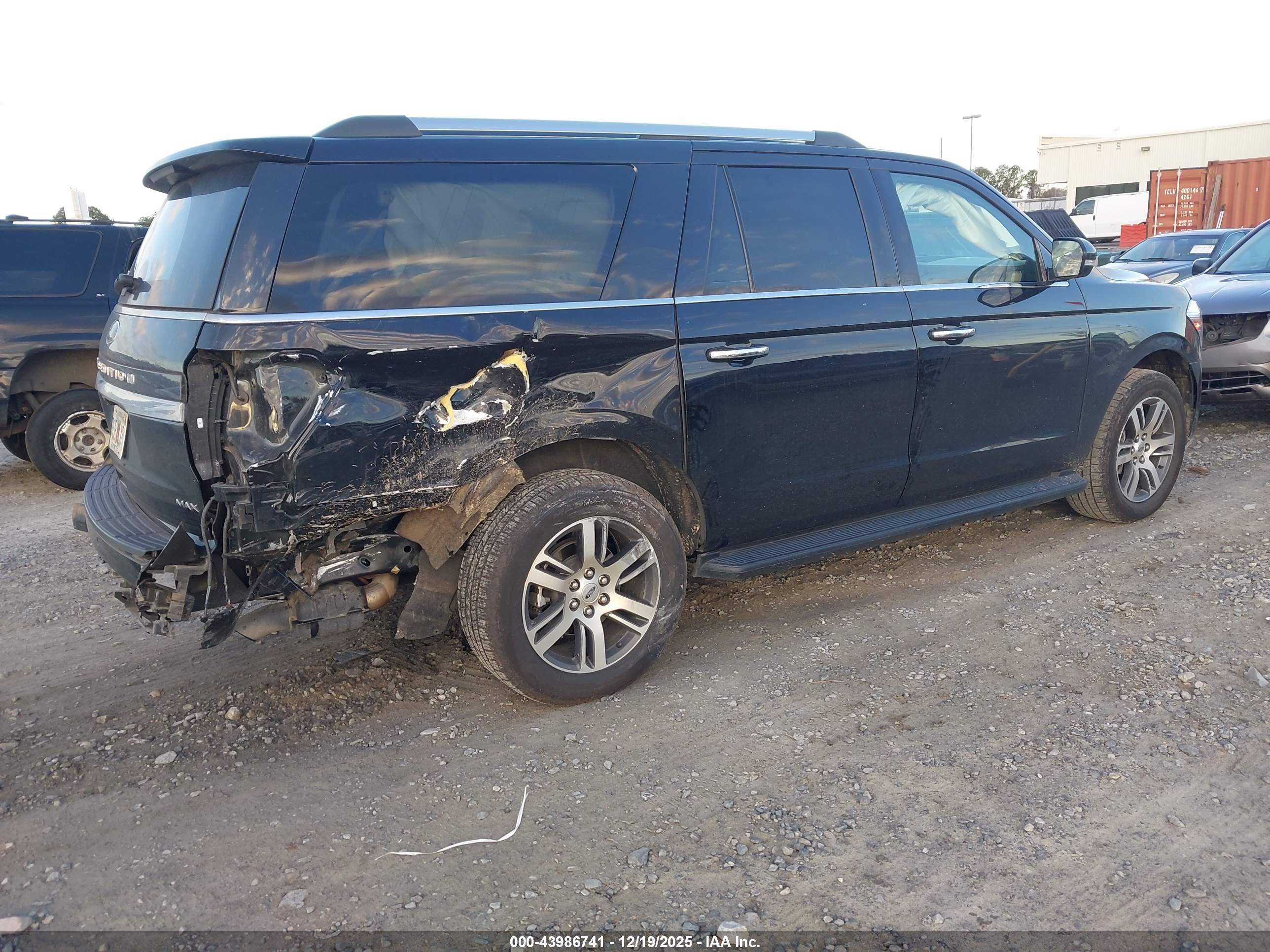 FORD EXPEDITION image 4