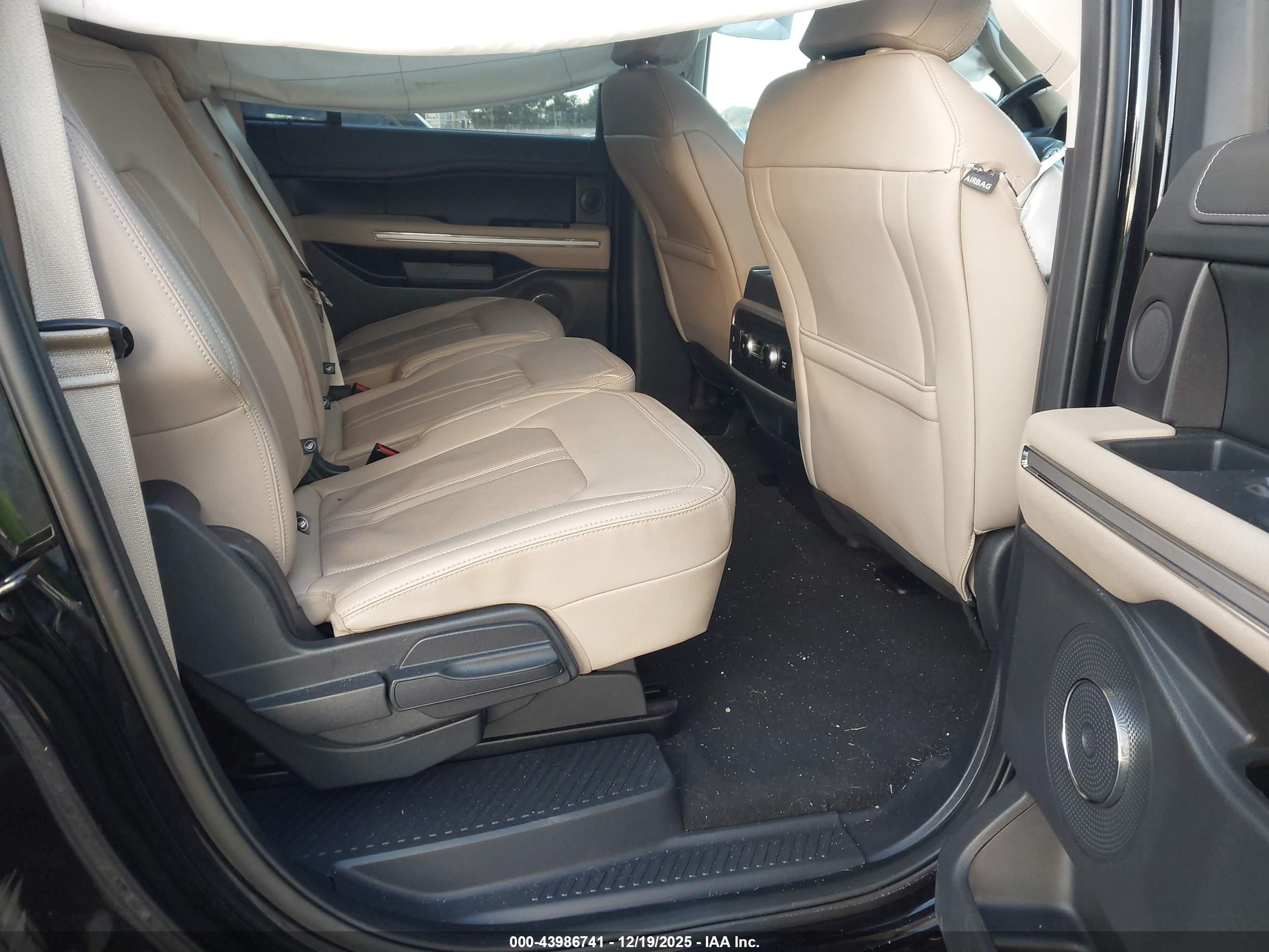 FORD EXPEDITION image 8