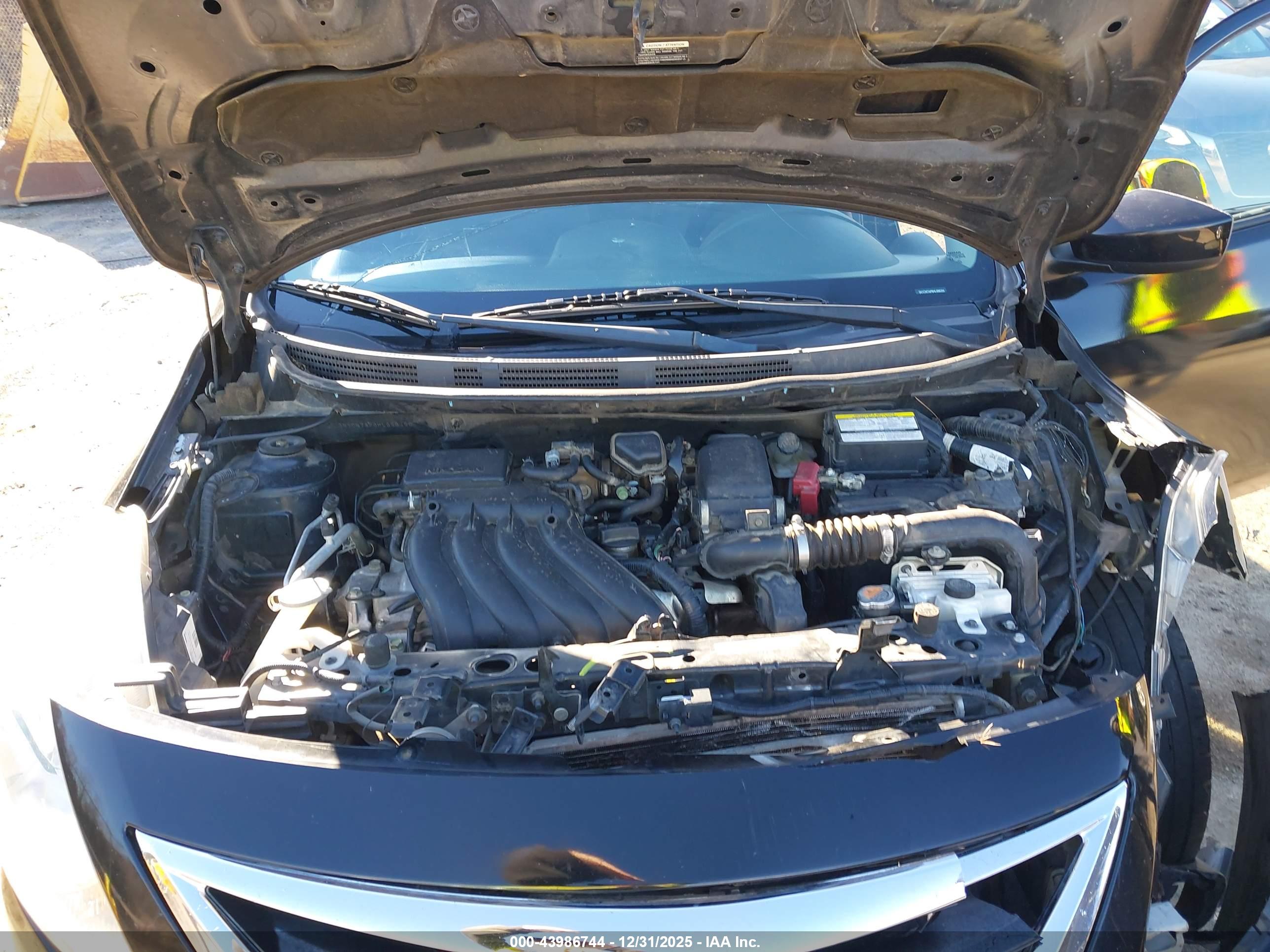 NISSAN VERSA image 10