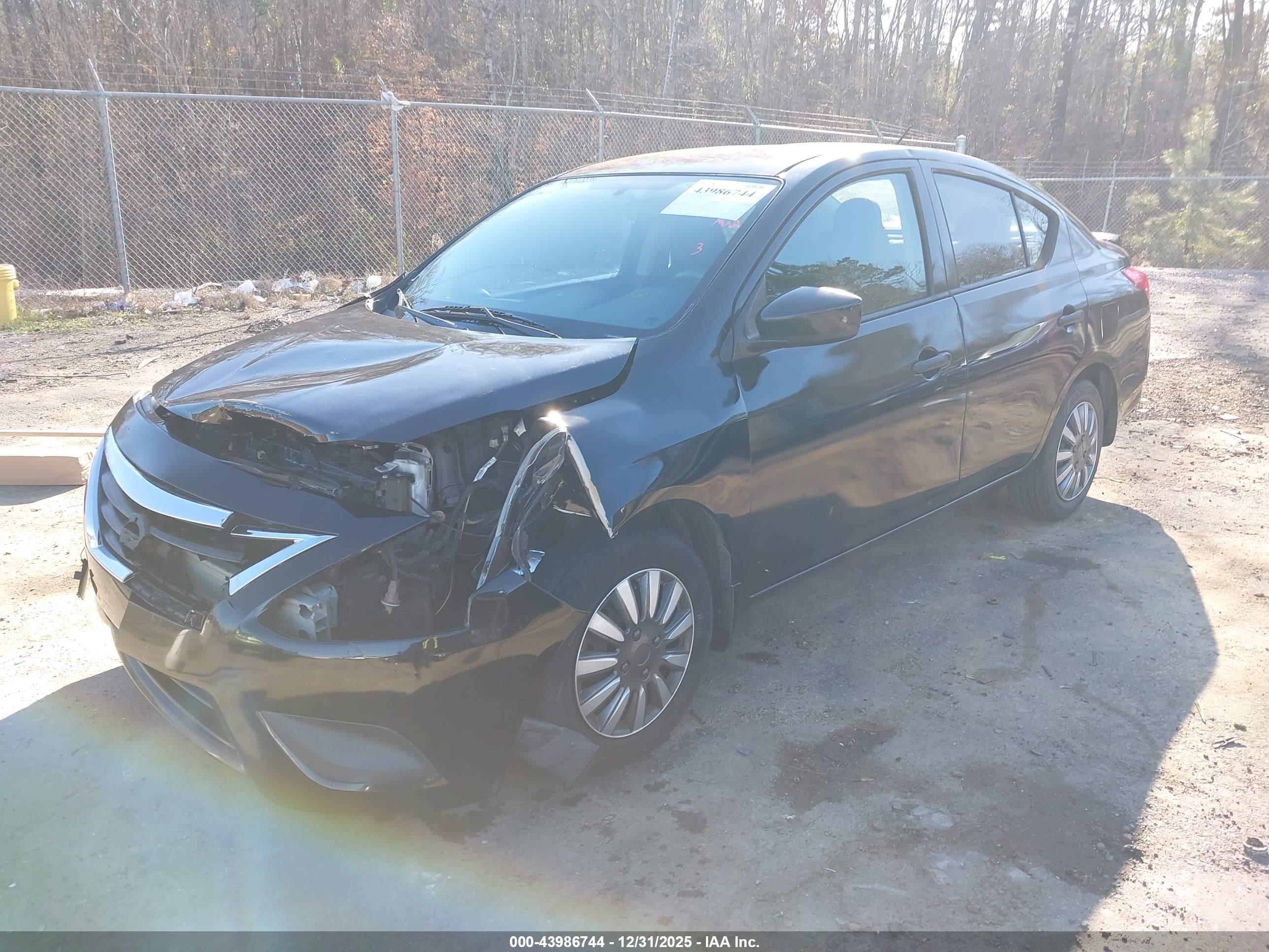 NISSAN VERSA image 2