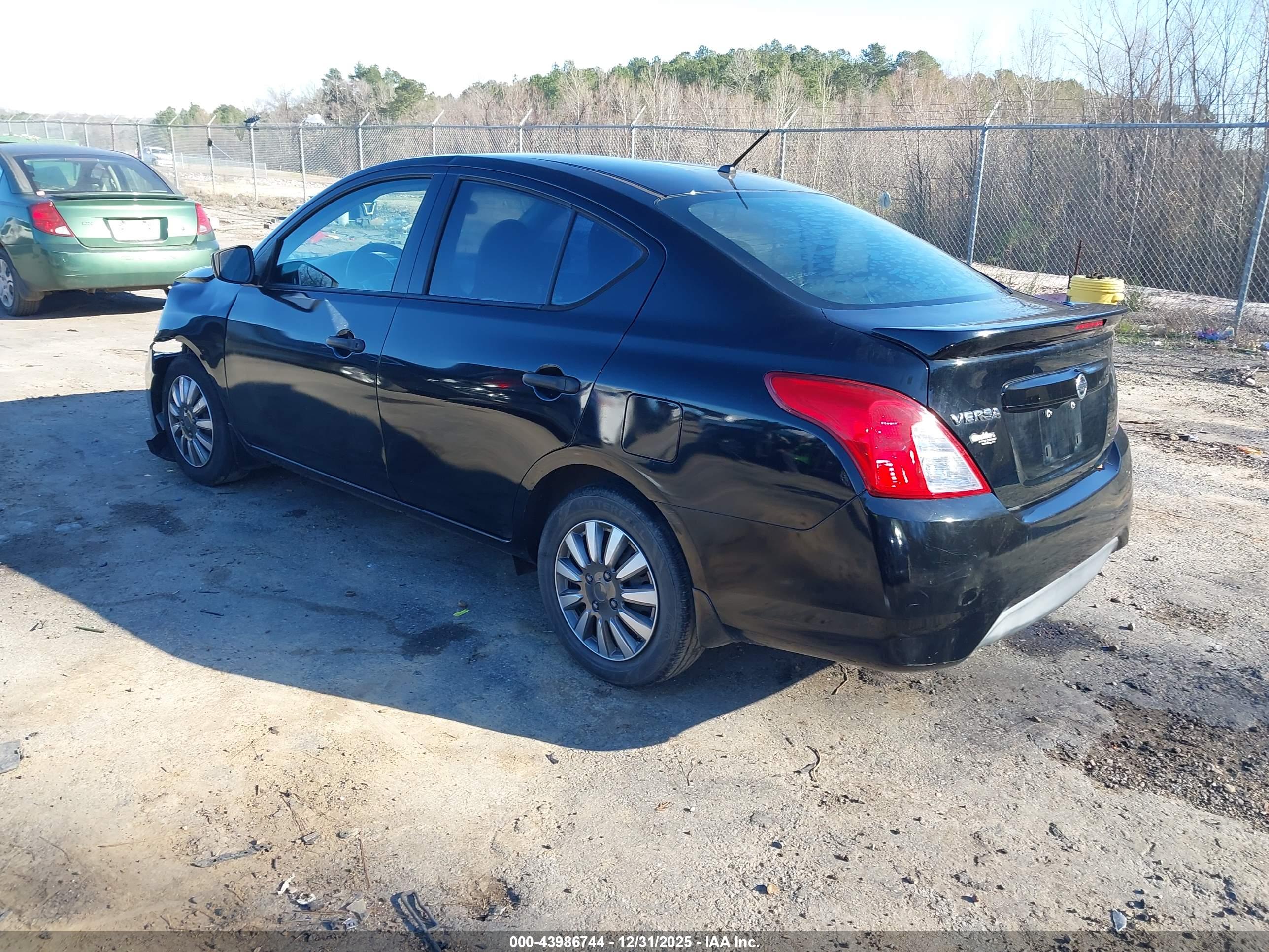NISSAN VERSA image 3