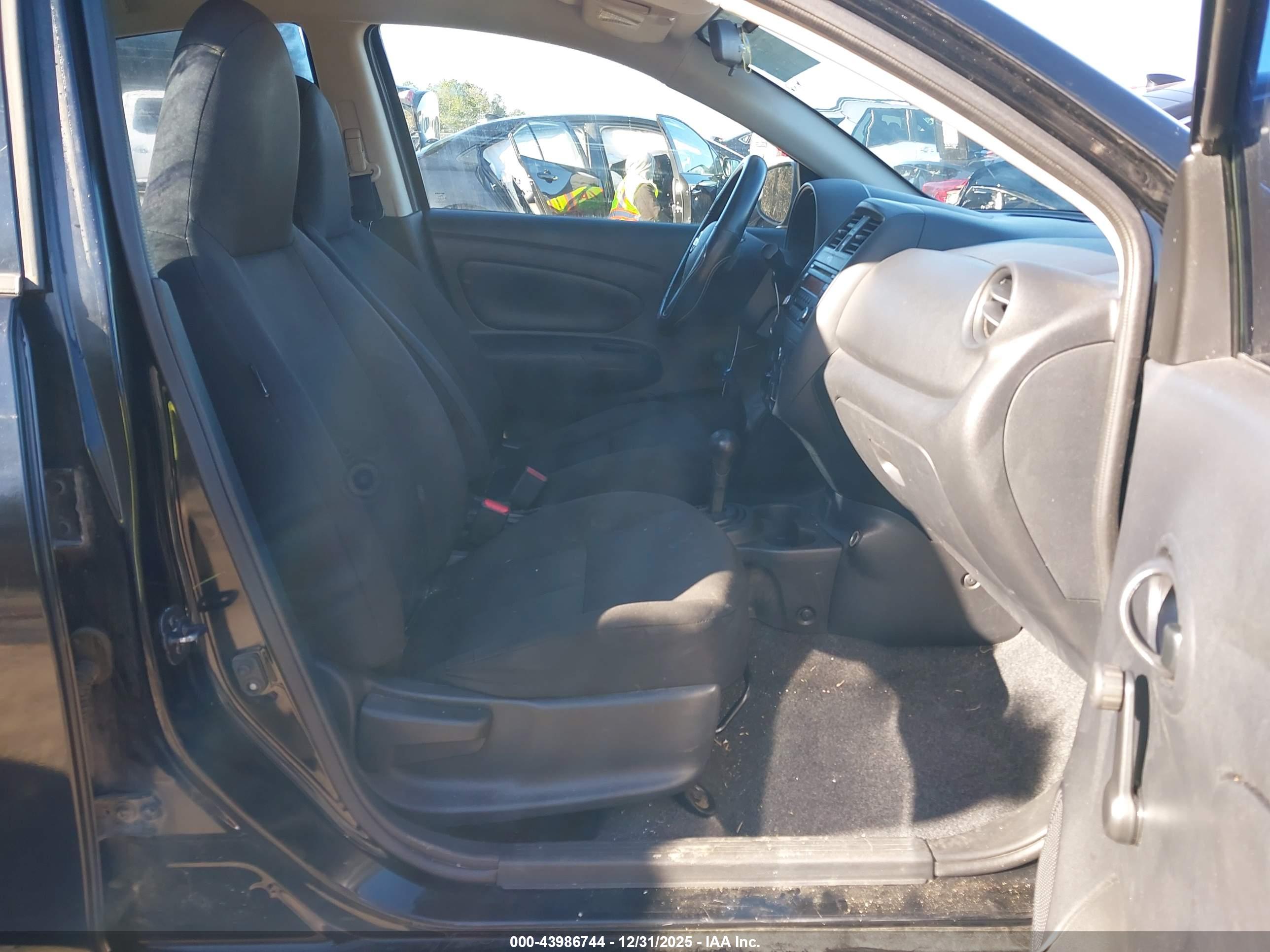 NISSAN VERSA image 5