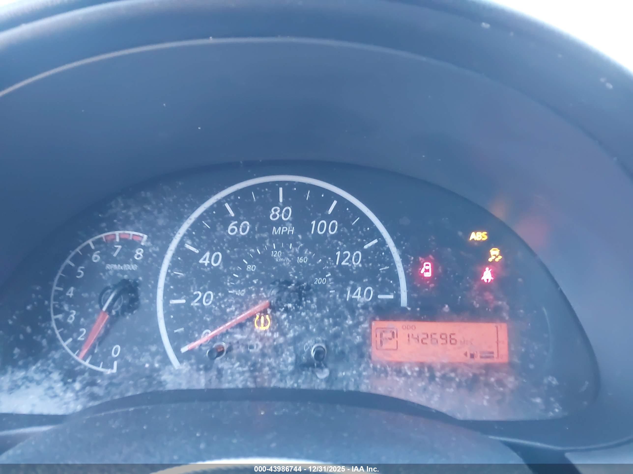 NISSAN VERSA image 7