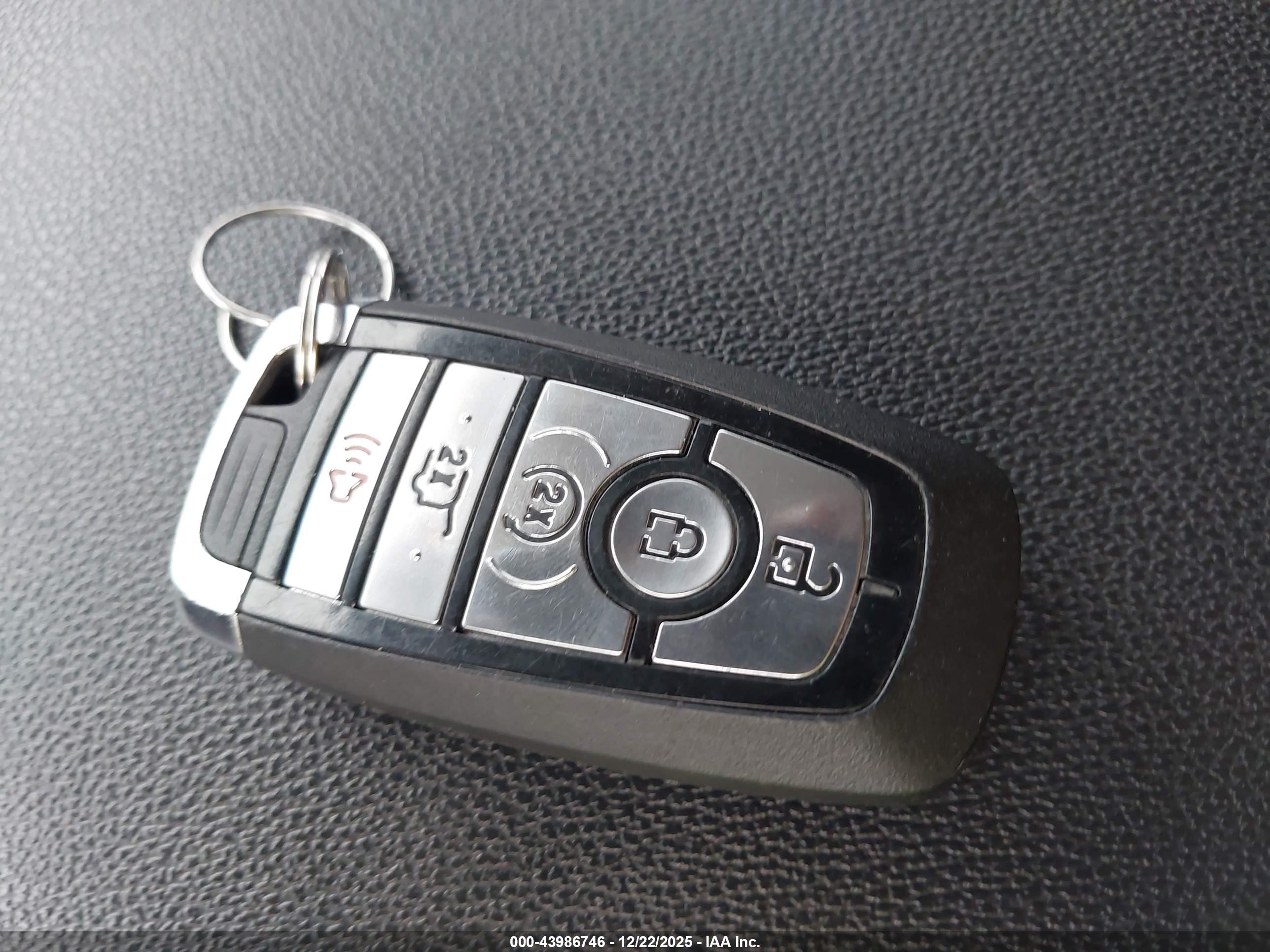 FORD EXPEDITION image 11