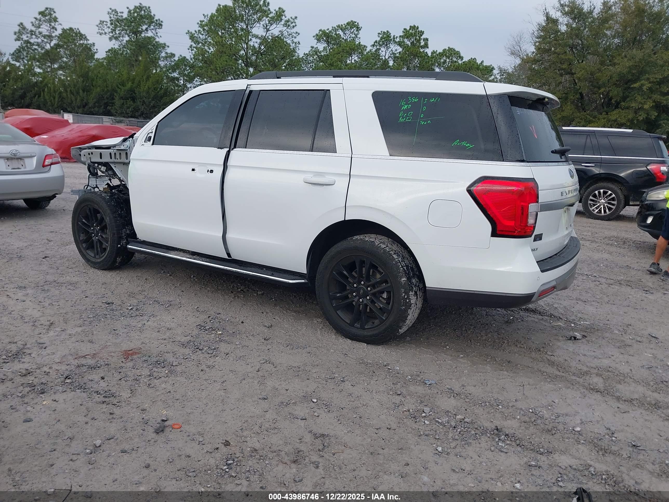 FORD EXPEDITION image 3