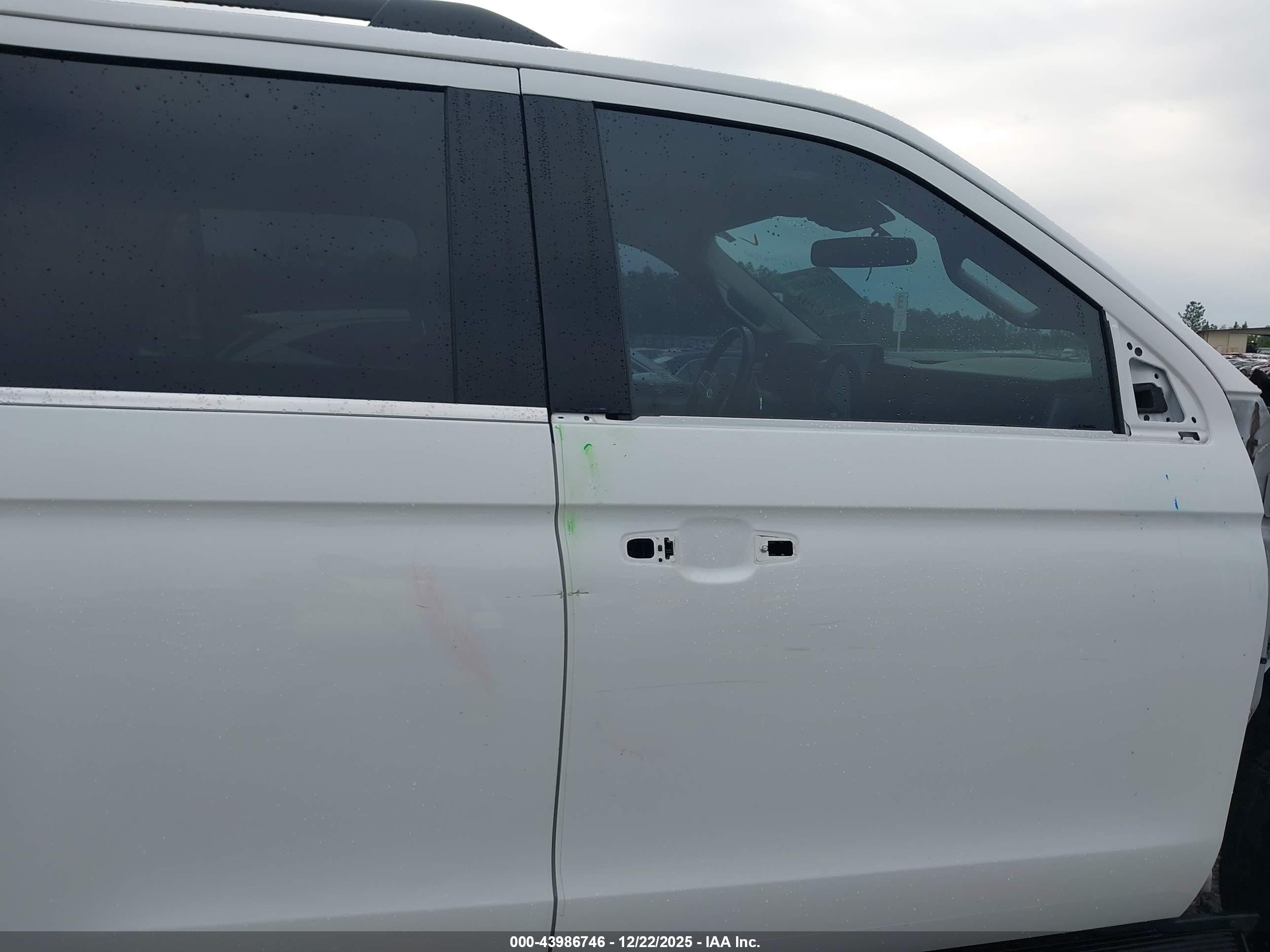 FORD EXPEDITION image 6
