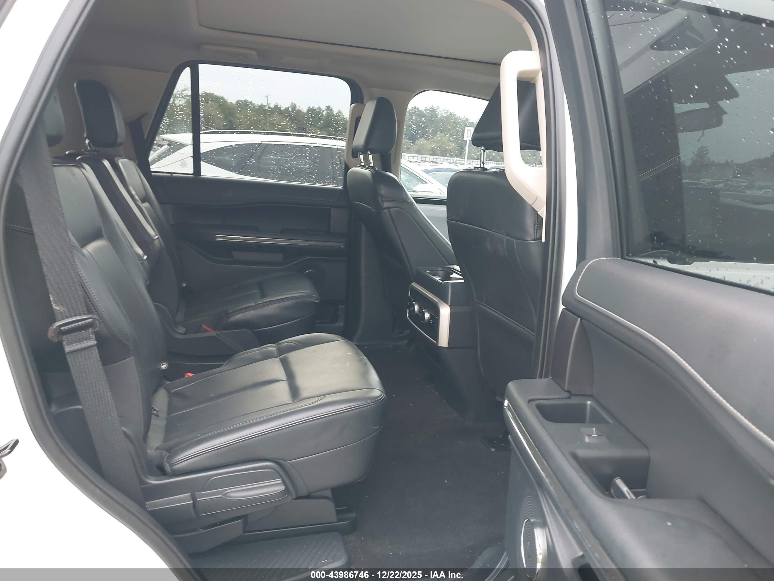 FORD EXPEDITION image 8
