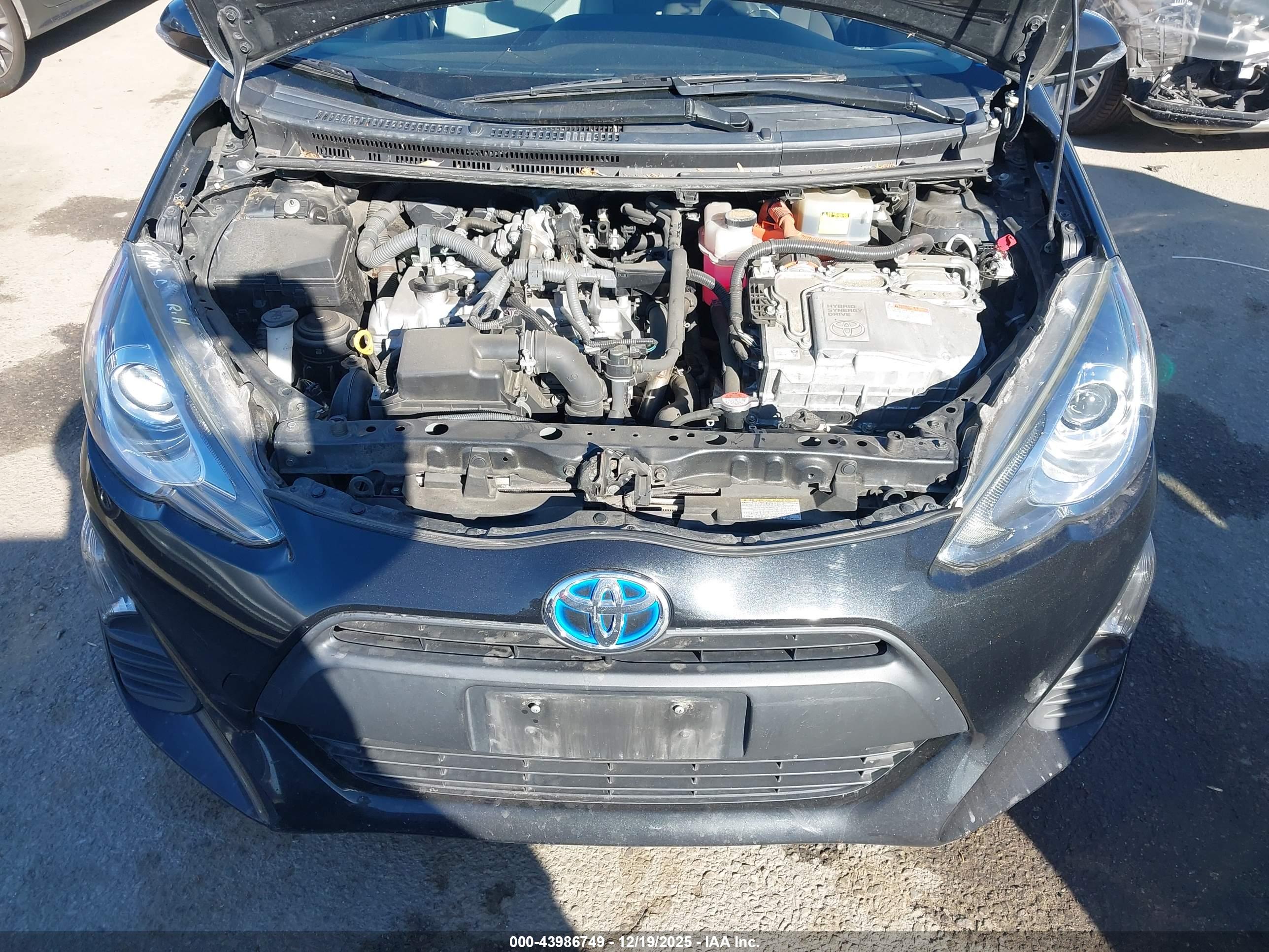 TOYOTA PRIUS image 10