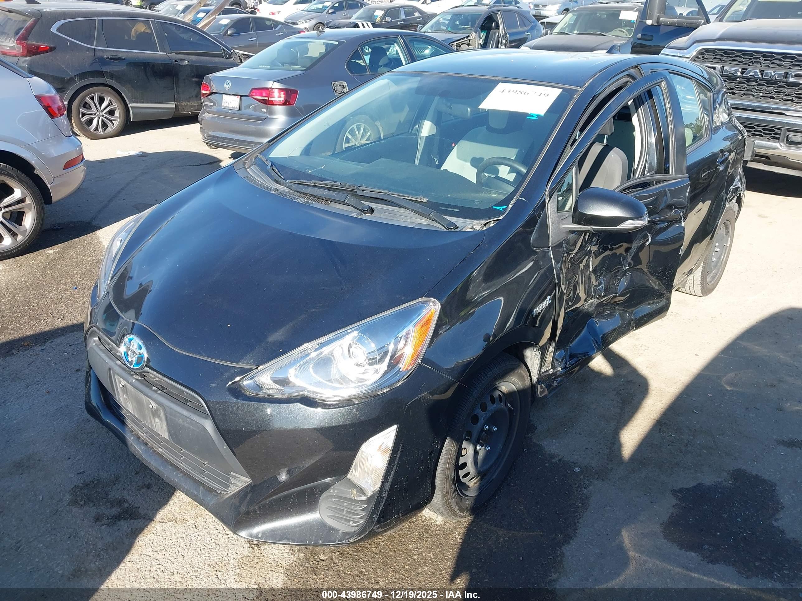 TOYOTA PRIUS image 2