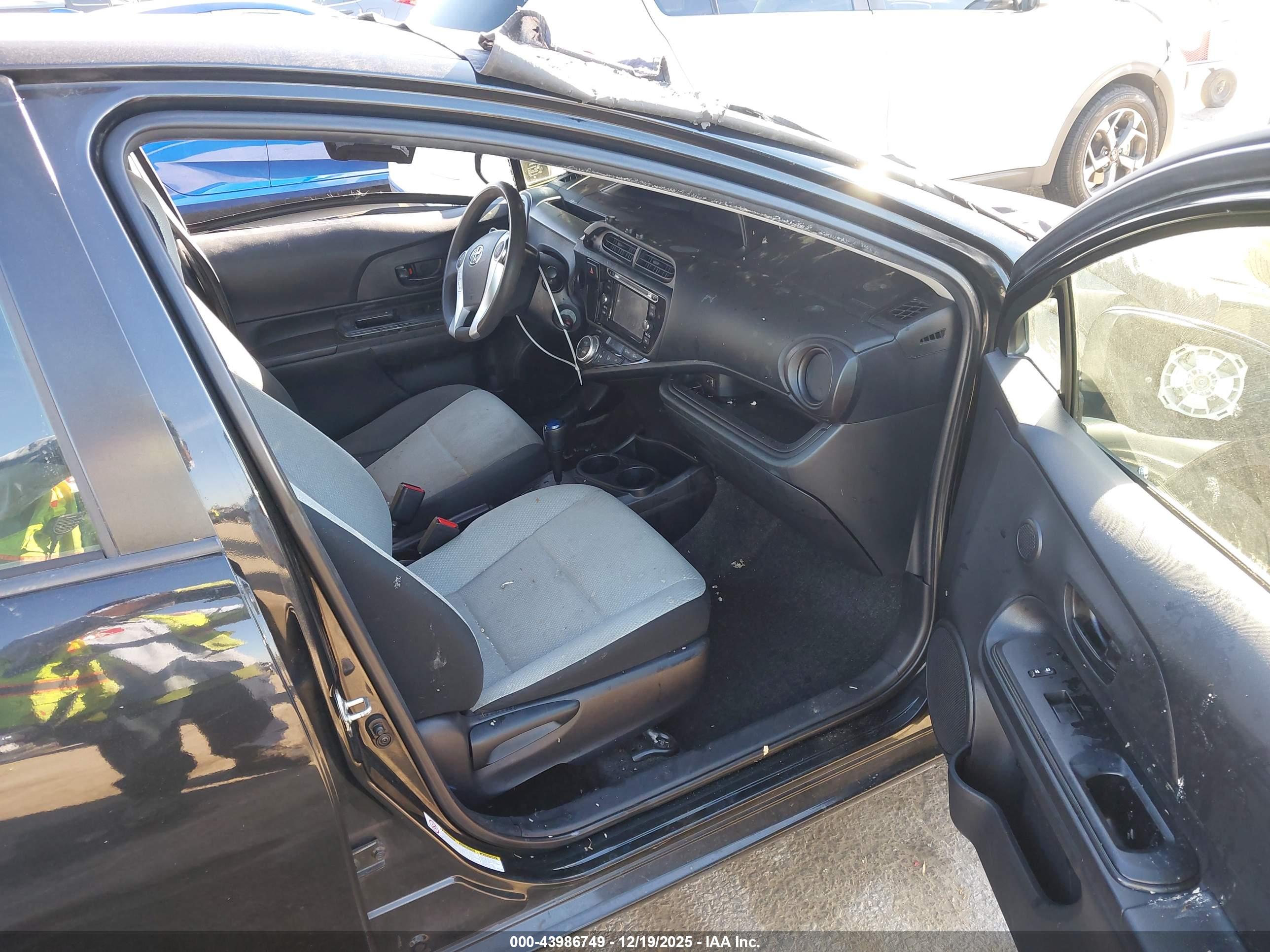 TOYOTA PRIUS image 5