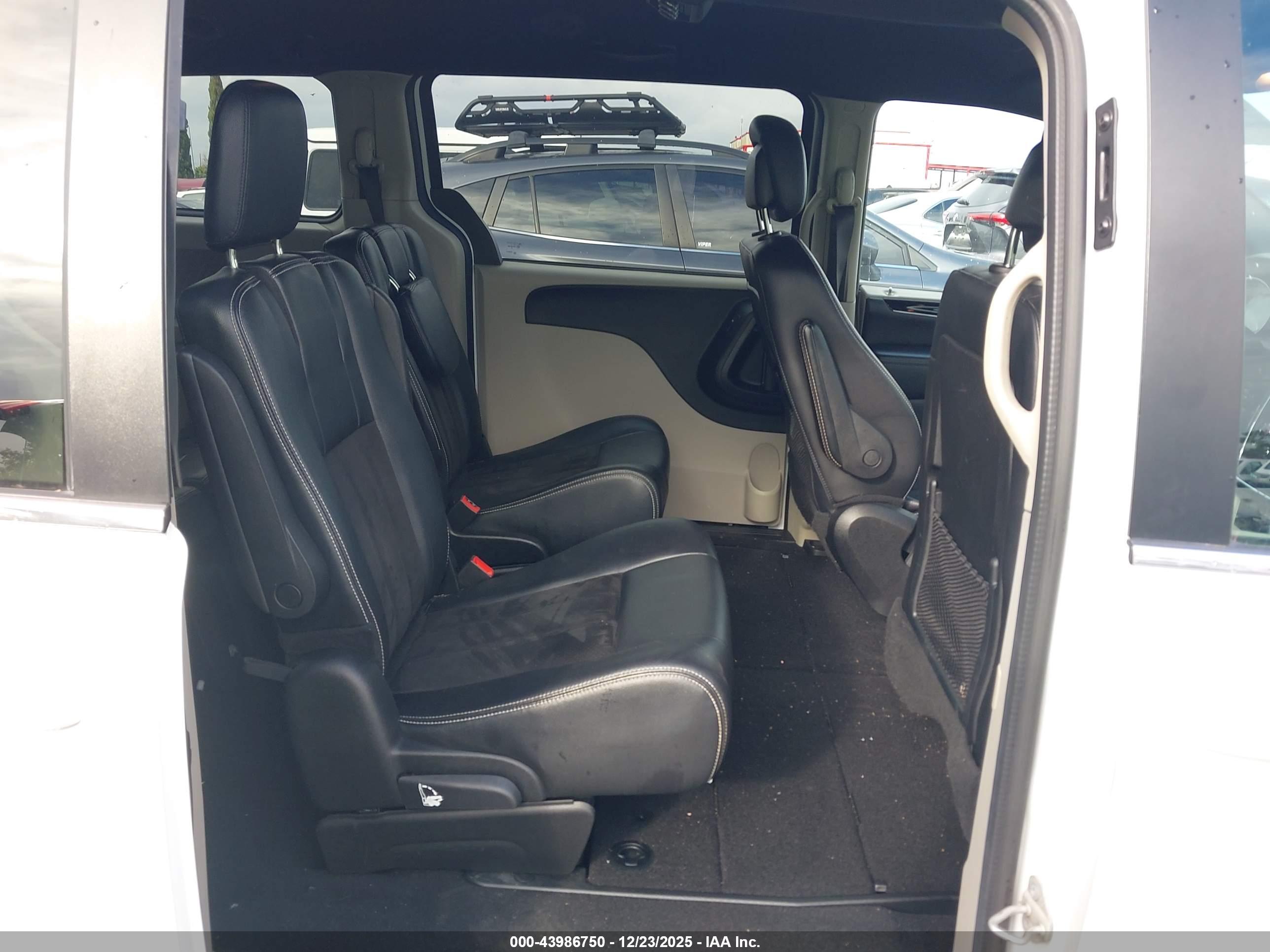 DODGE GRAND image 8