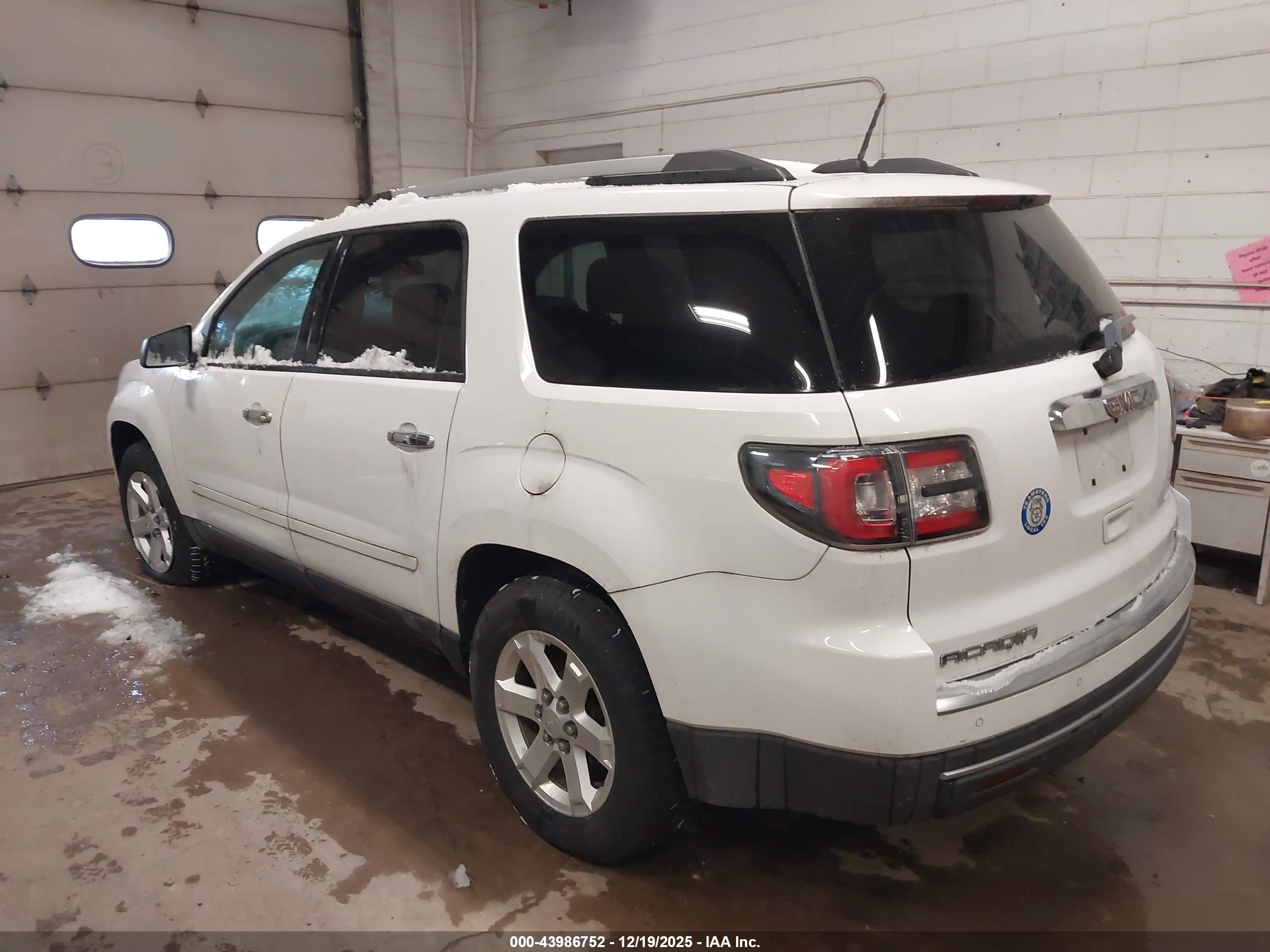 GMC ACADIA image 3